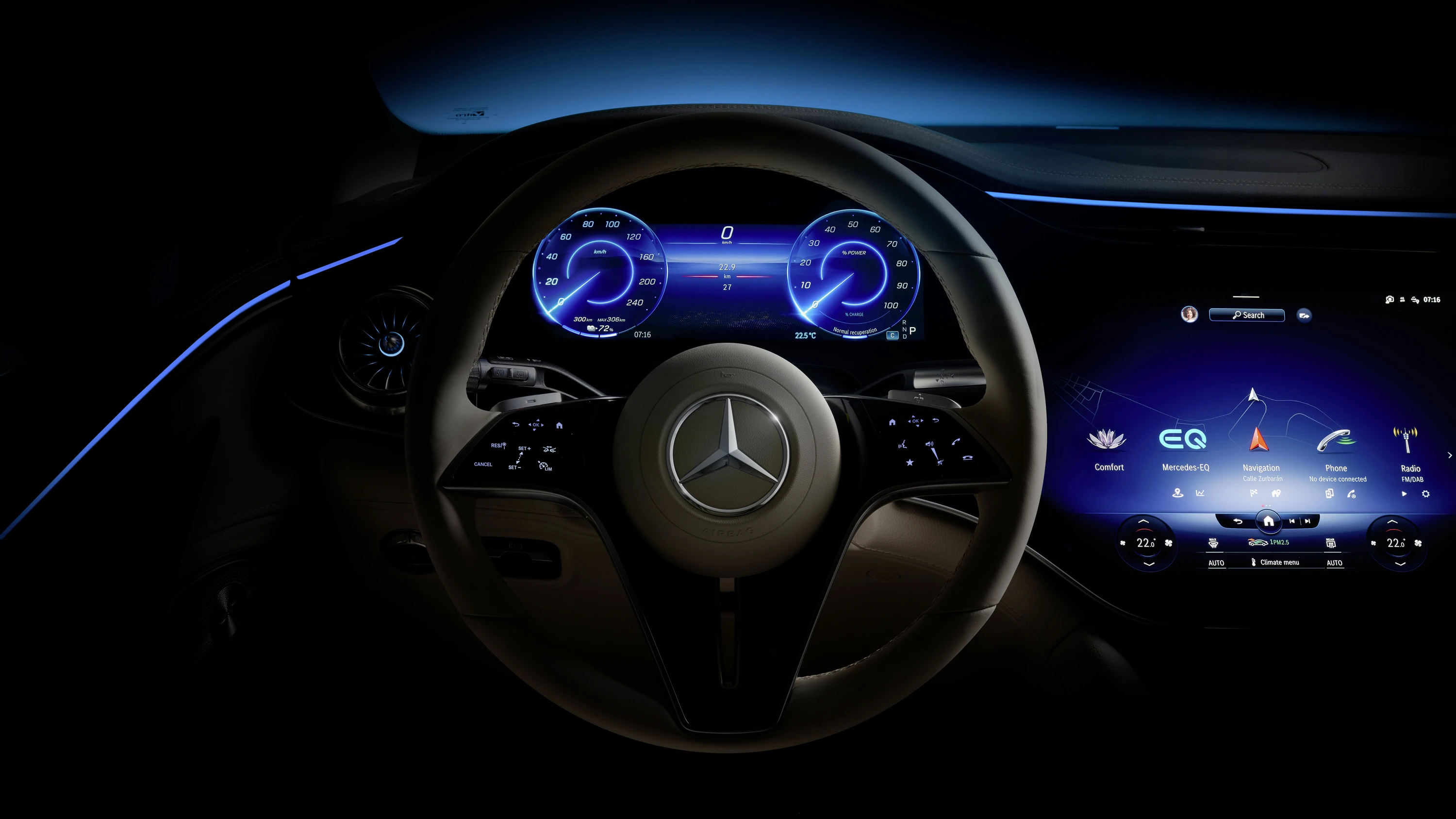 Mercedes-EQ EQS 450 4MATIC SUV screens view