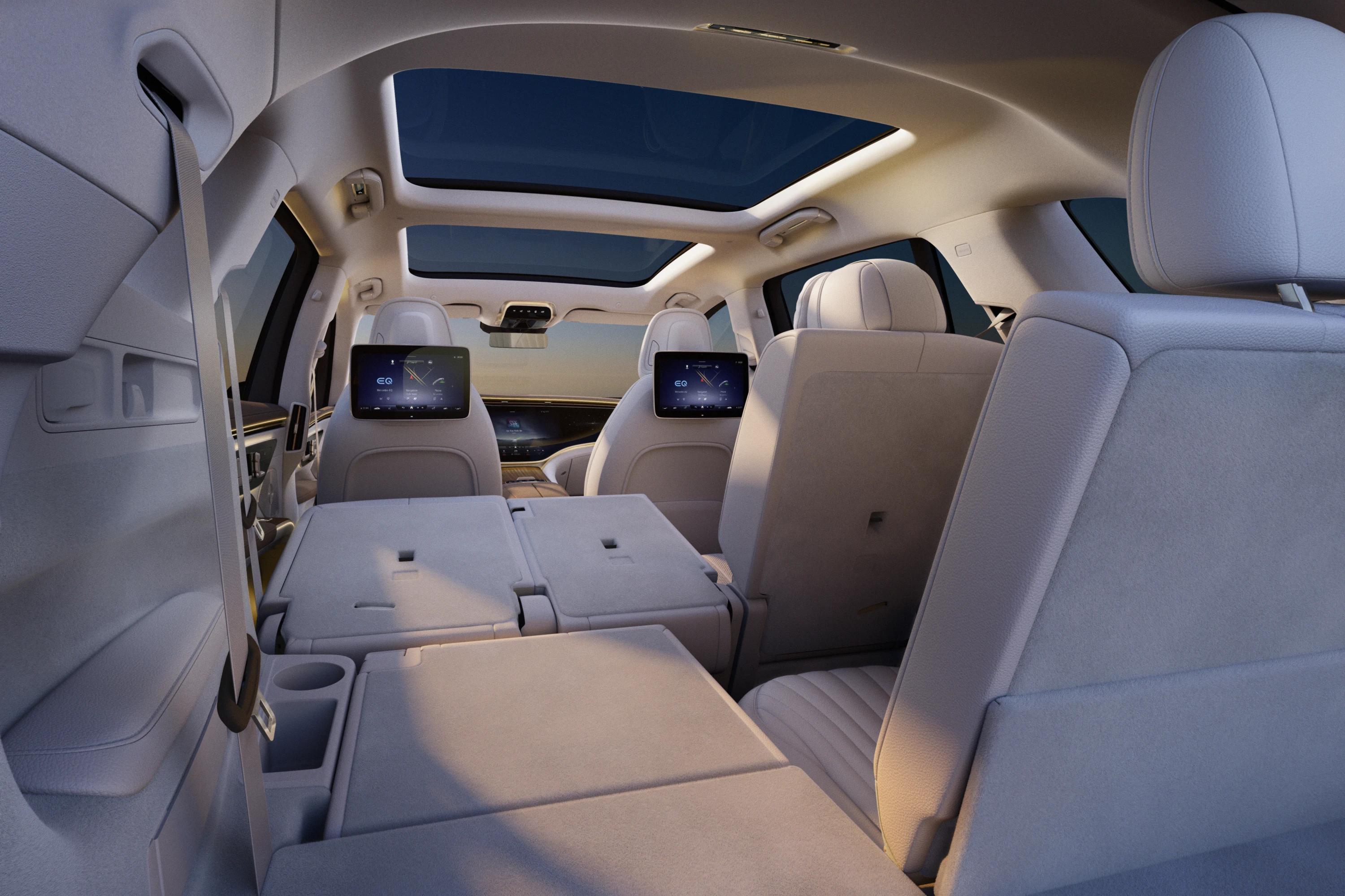 Mercedes-EQ EQS 450+ SUV trunk view