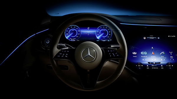 Mercedes-EQ EQS 450+ SUV screens view