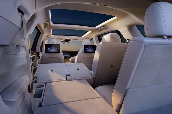 Mercedes-EQ EQS 450+ SUV trunk view