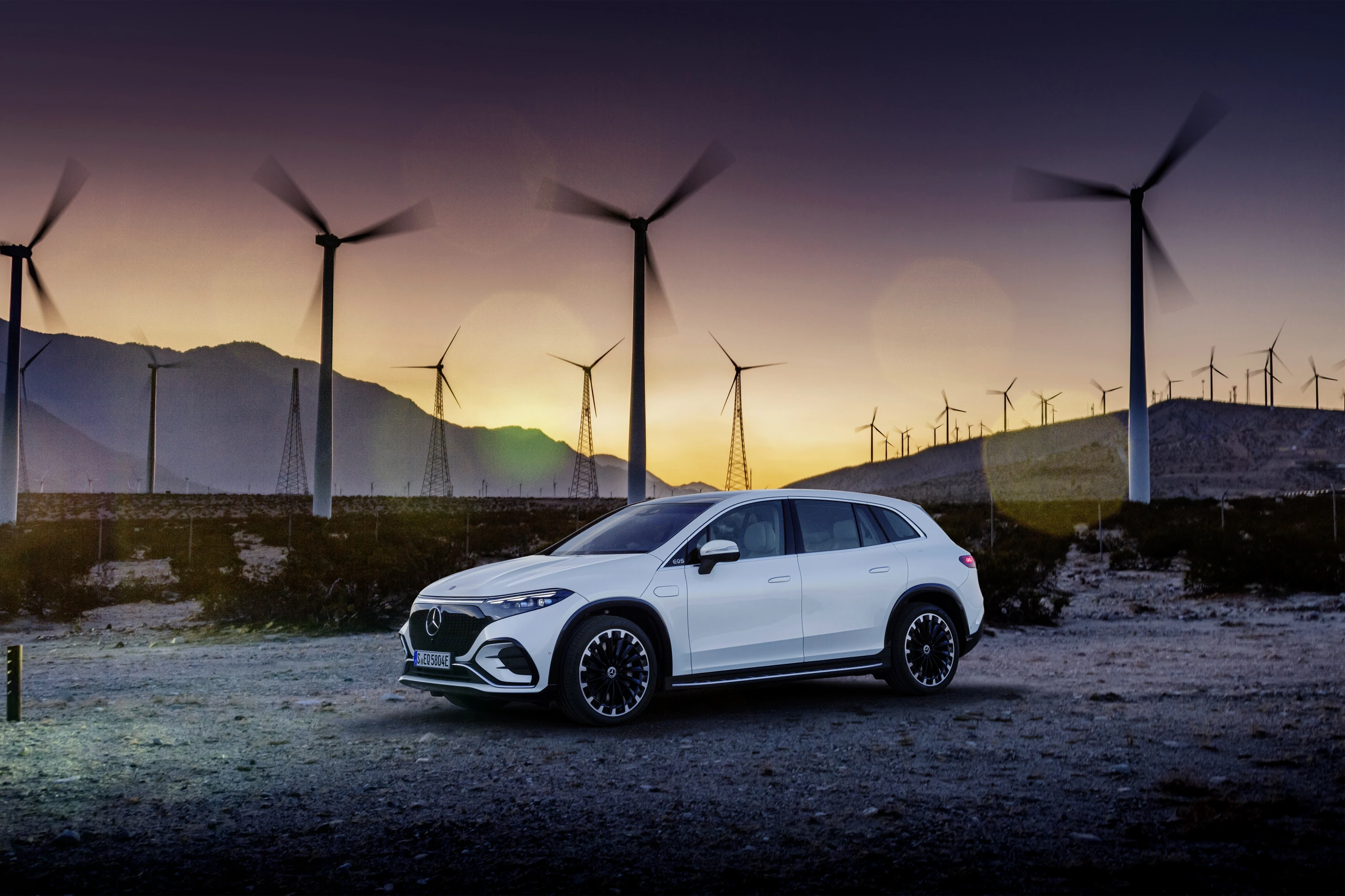 Mercedes-EQ EQS 580 4MATIC SUV exterior view