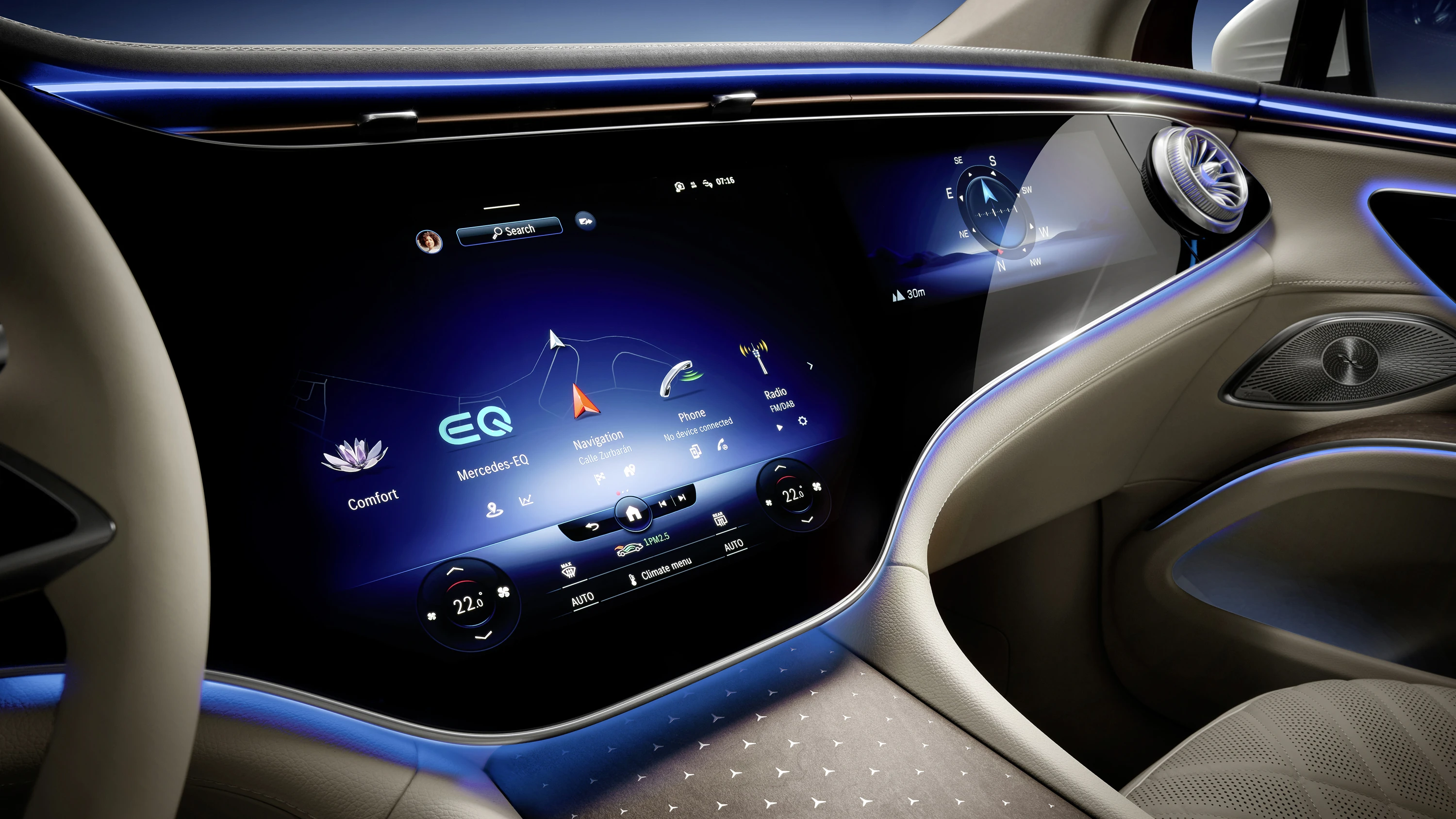 Mercedes-EQ EQS 580 4MATIC SUV screens view