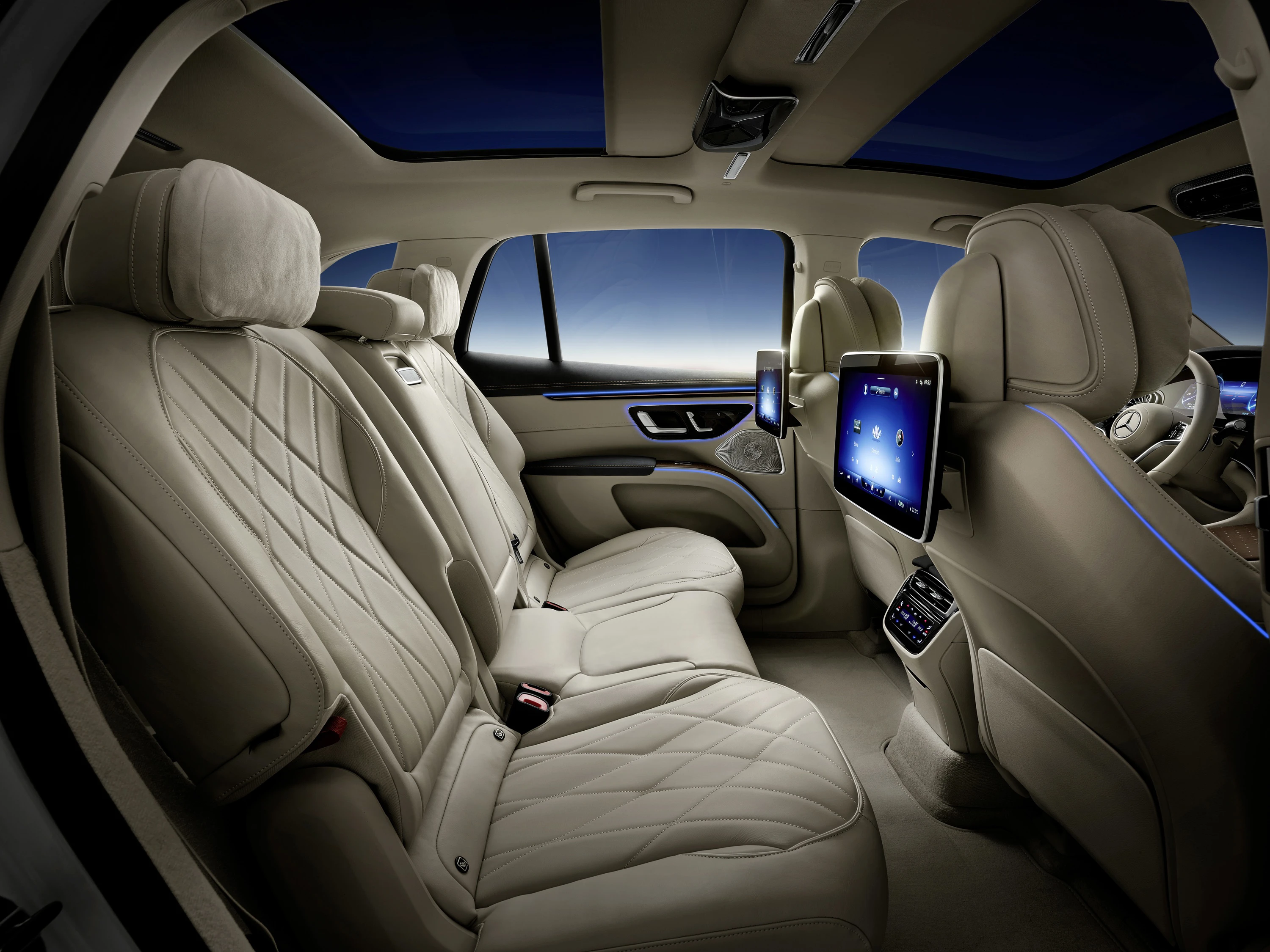 Mercedes-EQ EQS 580 4MATIC SUV secondrowseats view