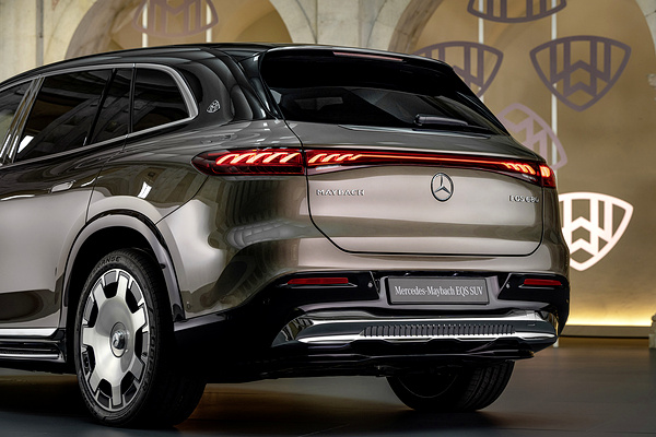 Mercedes-Maybach EQS 680 SUV exterior view