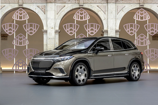 Mercedes-Maybach EQS 680 SUV exterior view