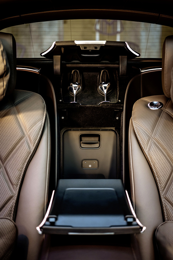 Mercedes-Maybach EQS 680 SUV winecooler view