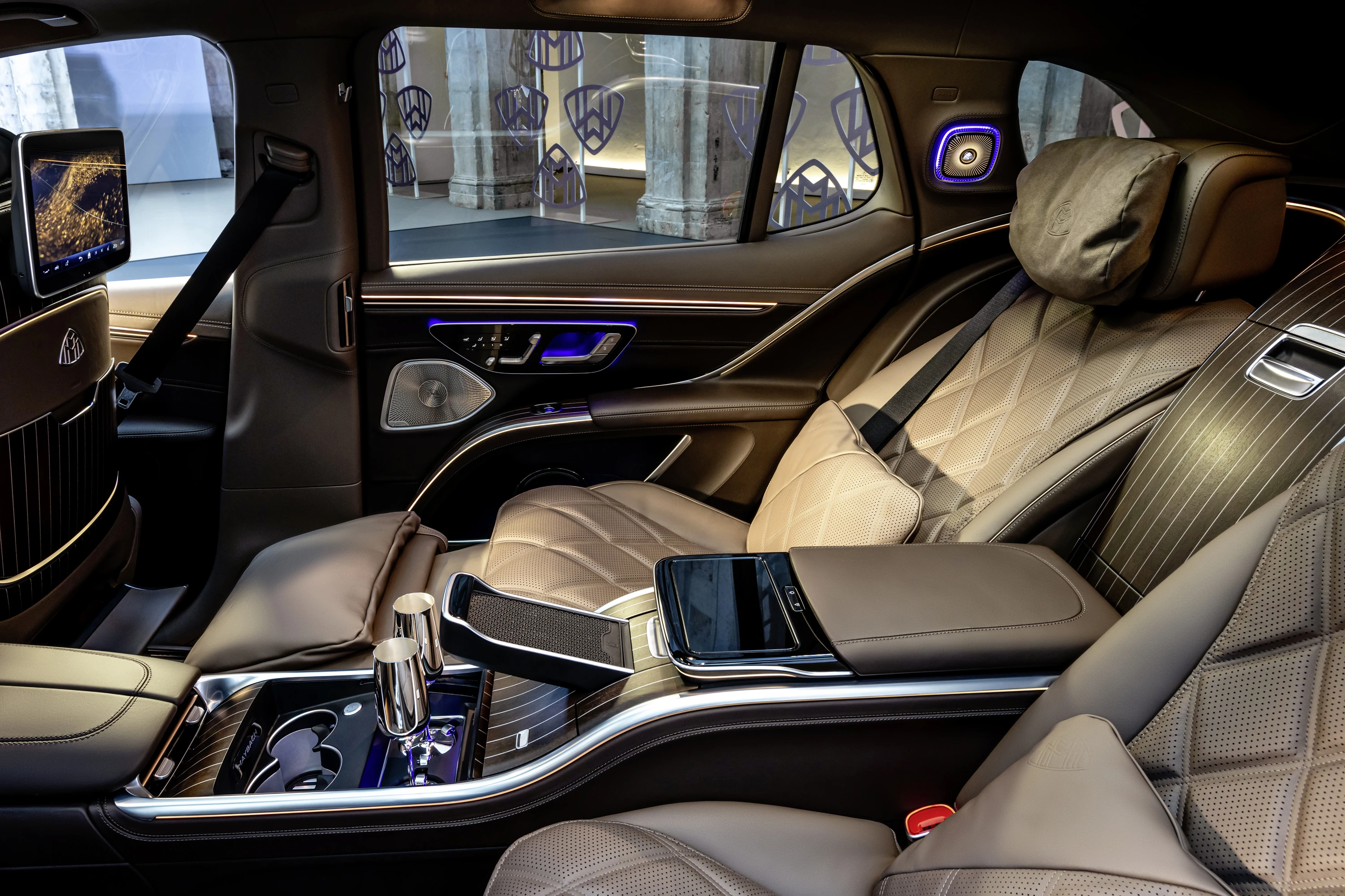 Mercedes-Maybach EQS 680 SUV secondrowseats view