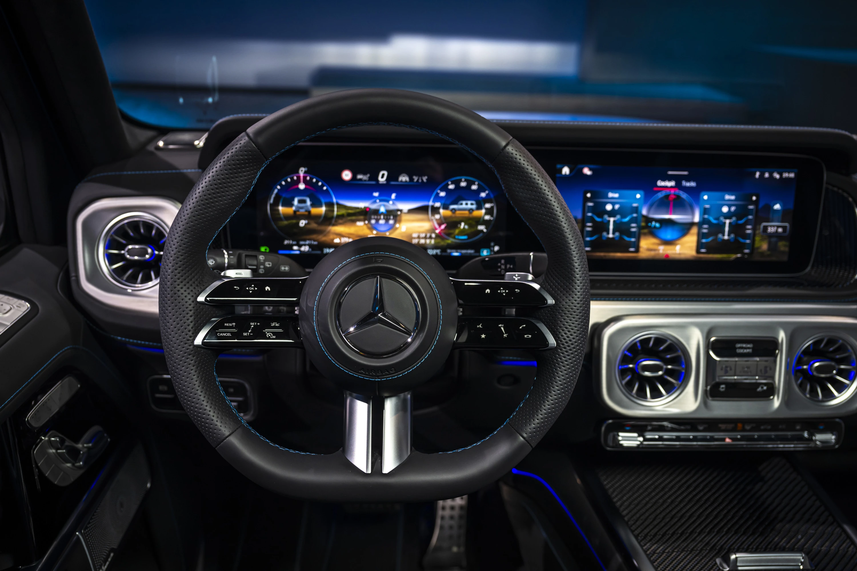 Mercedes-EQ G 580 EQ screens view