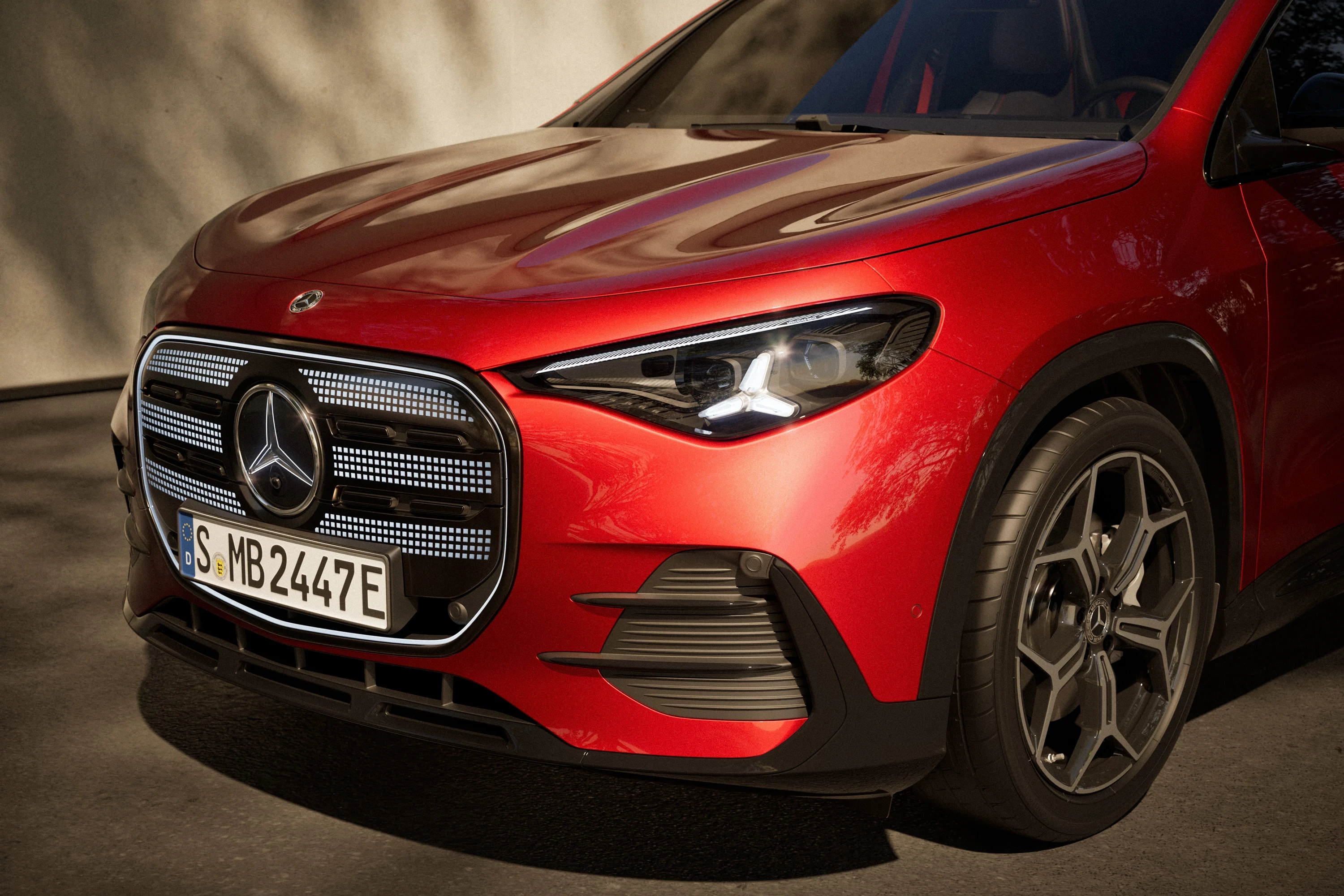 Mercedes GLA 250+ headlights view