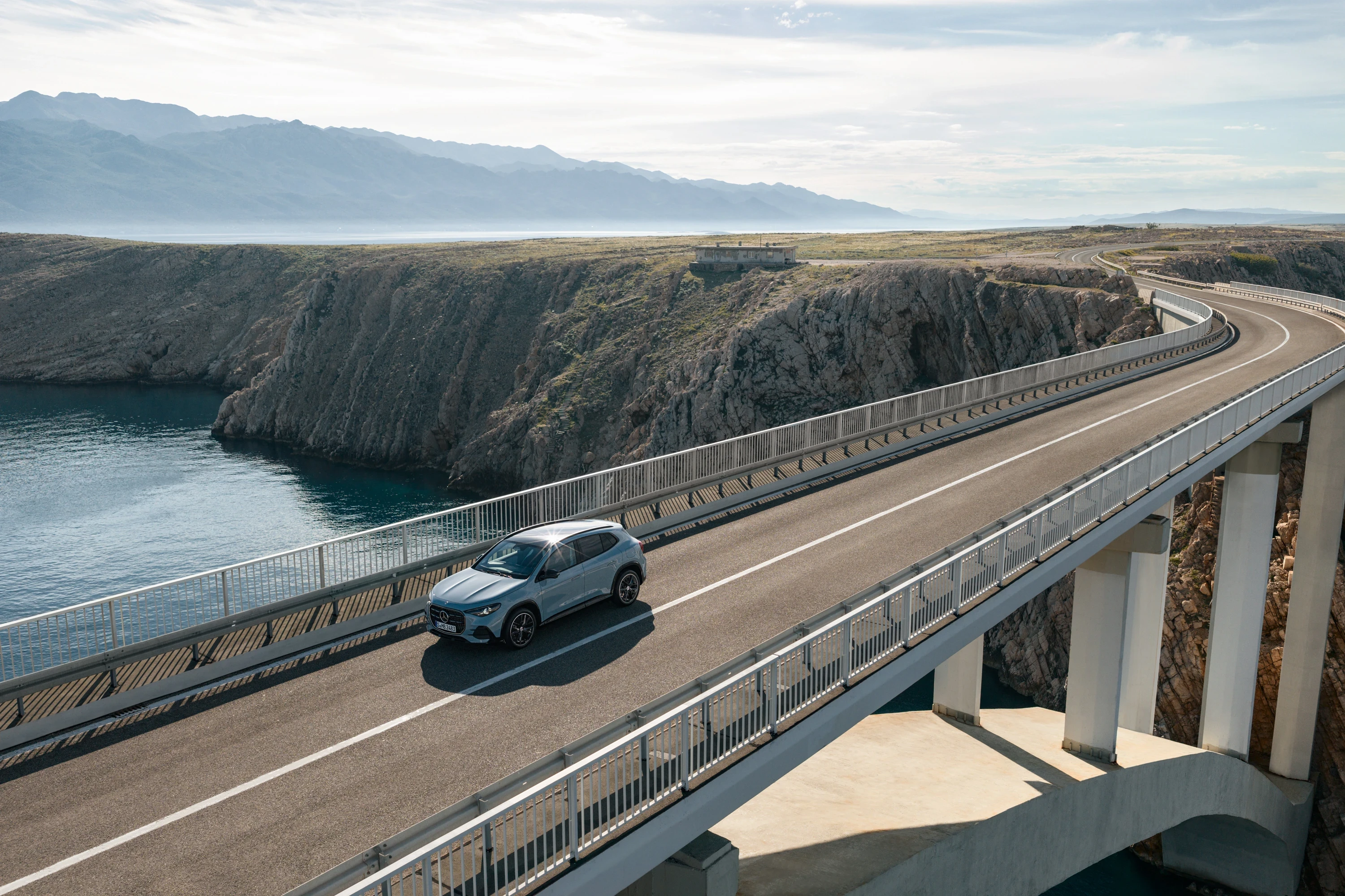 Mercedes GLA 350 4MATIC exterior view