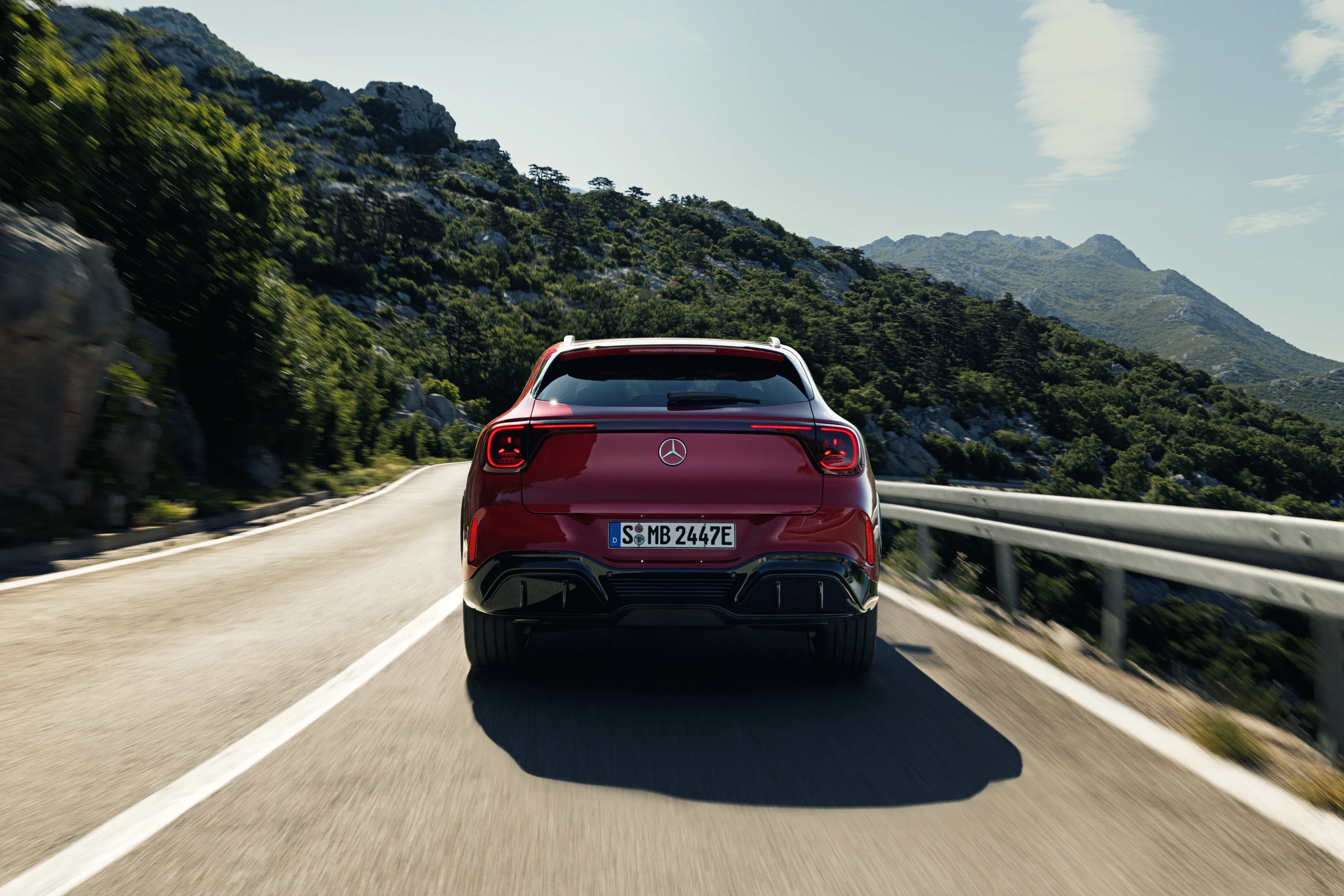 Mercedes GLA 350 4MATIC exterior view