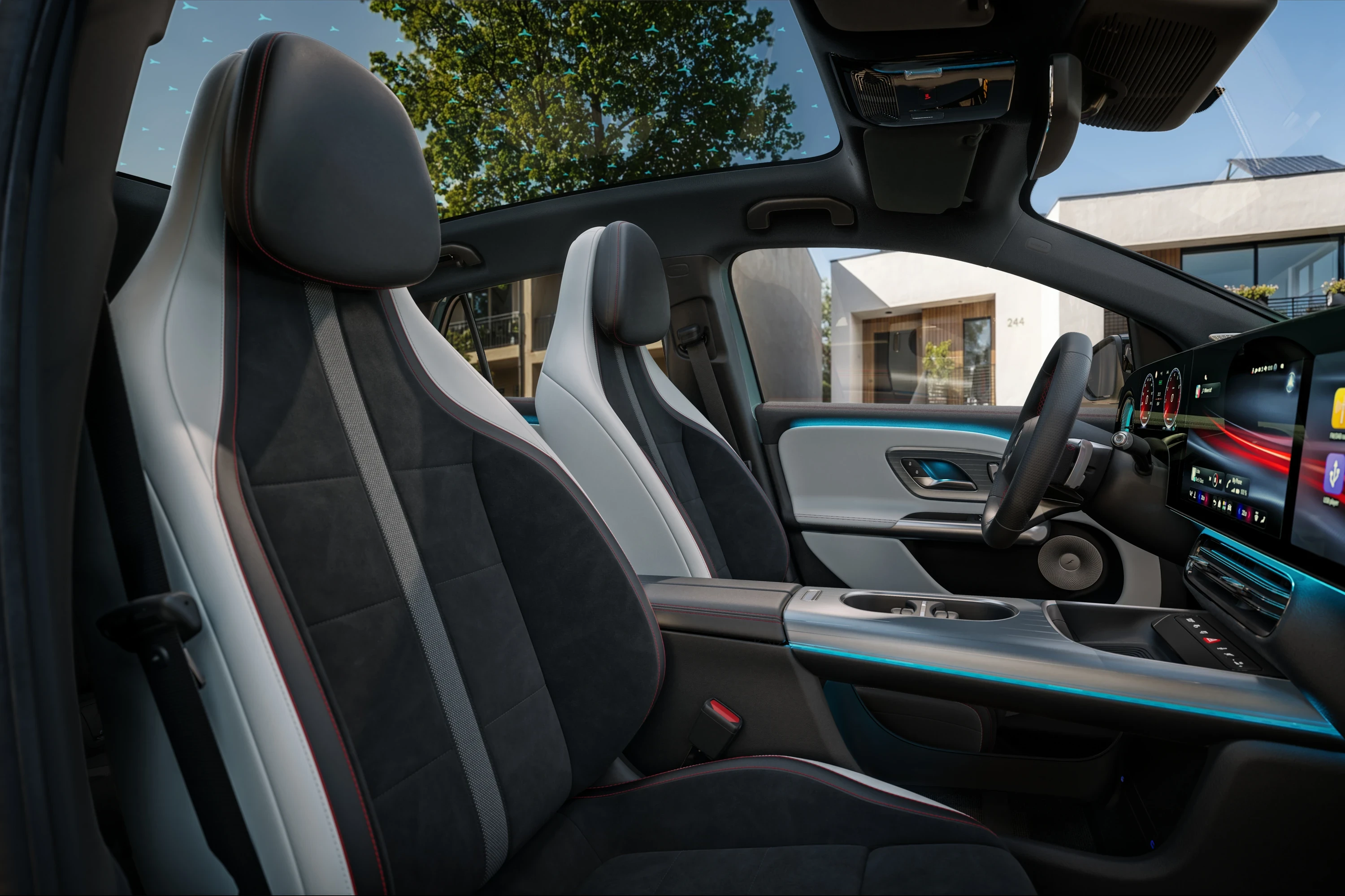 Mercedes GLA 350 4MATIC frontseats view
