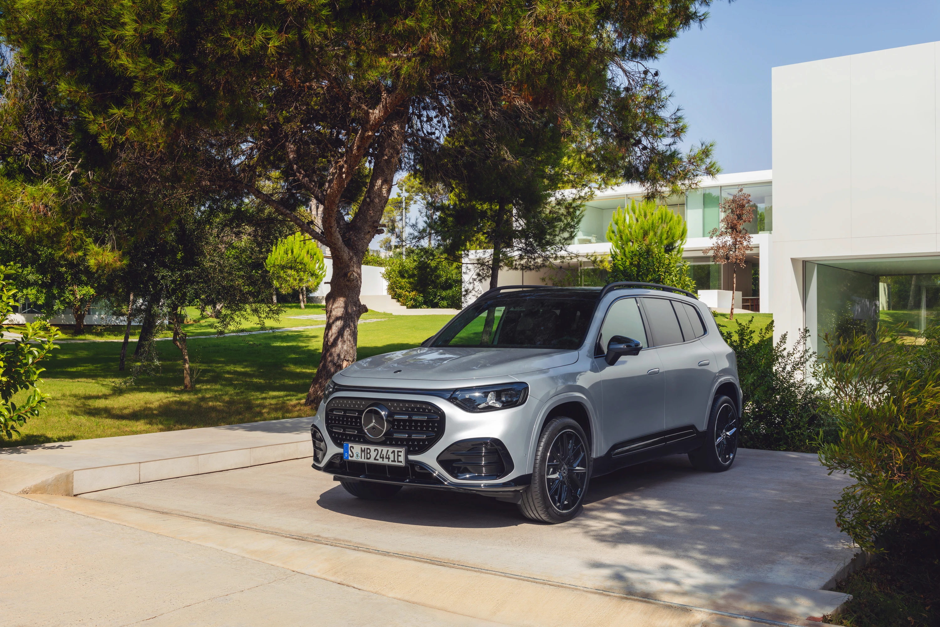 Mercedes GLB 250+ exterior view