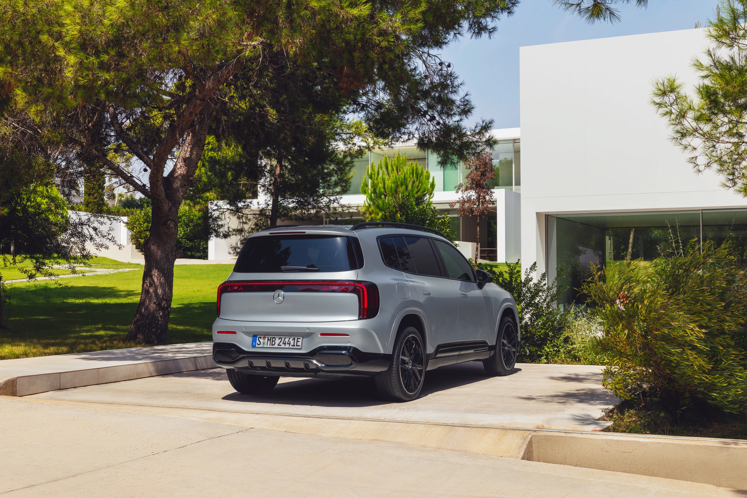 Mercedes GLB 250+ exterior view