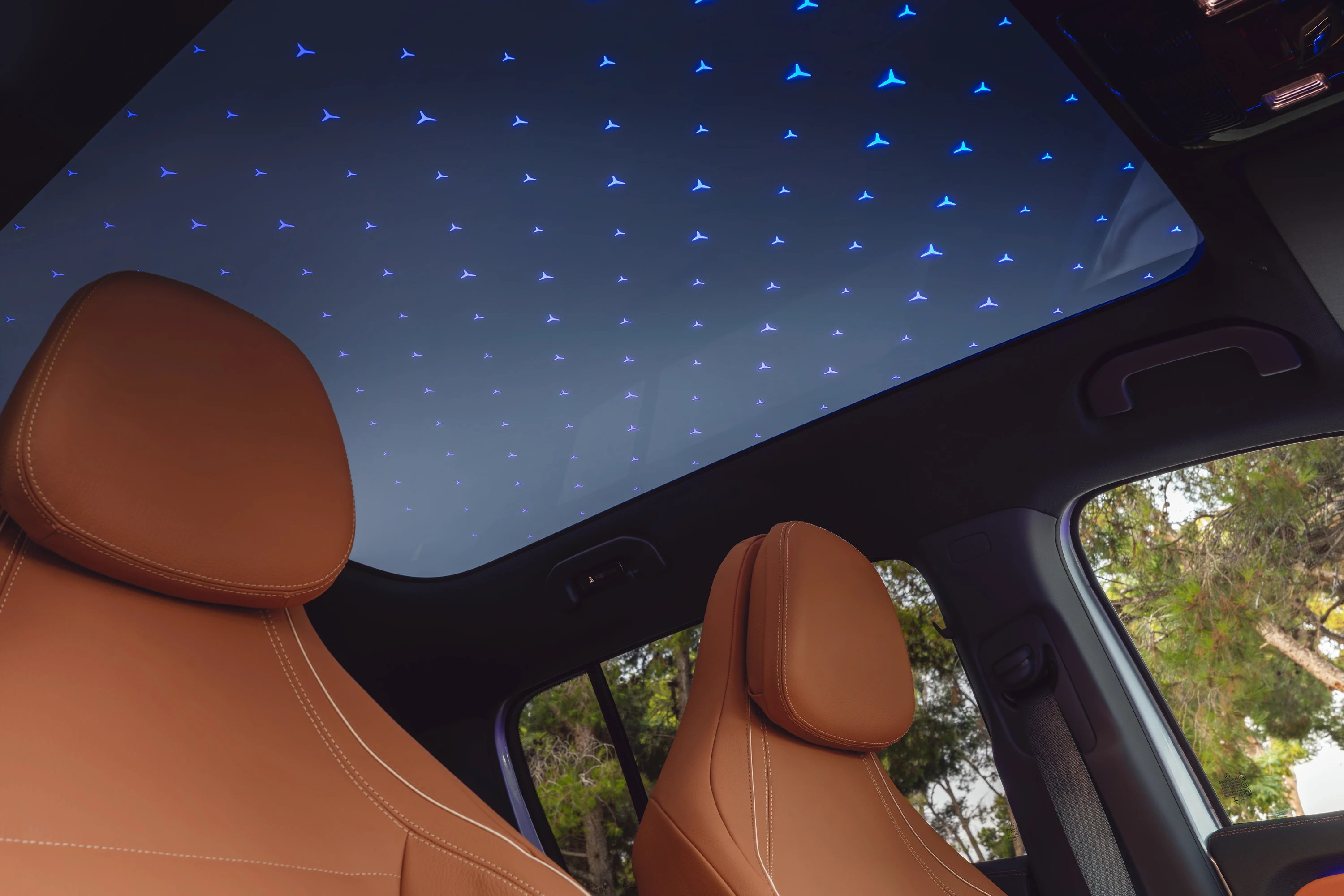 Mercedes GLB 250+ roof view
