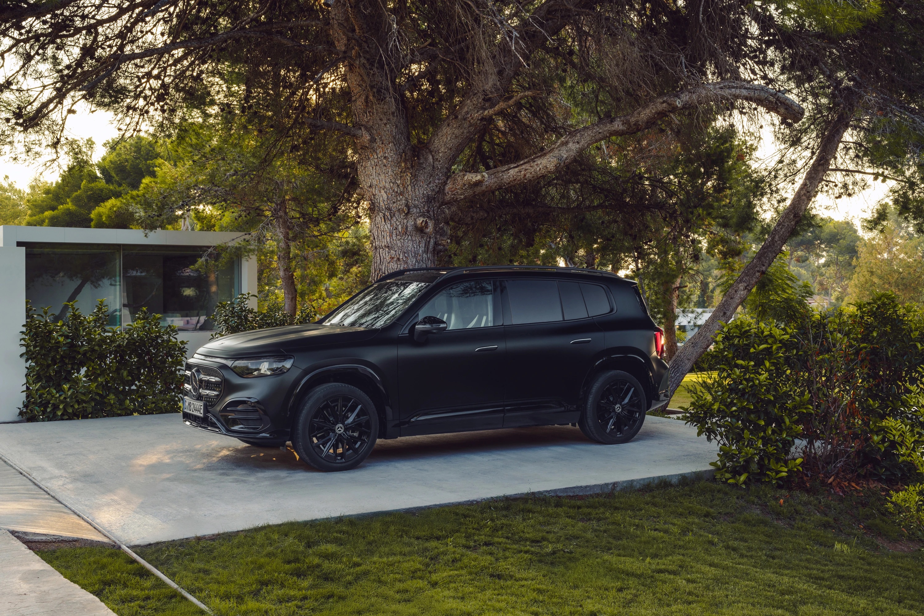 Mercedes GLB 250+ exterior view