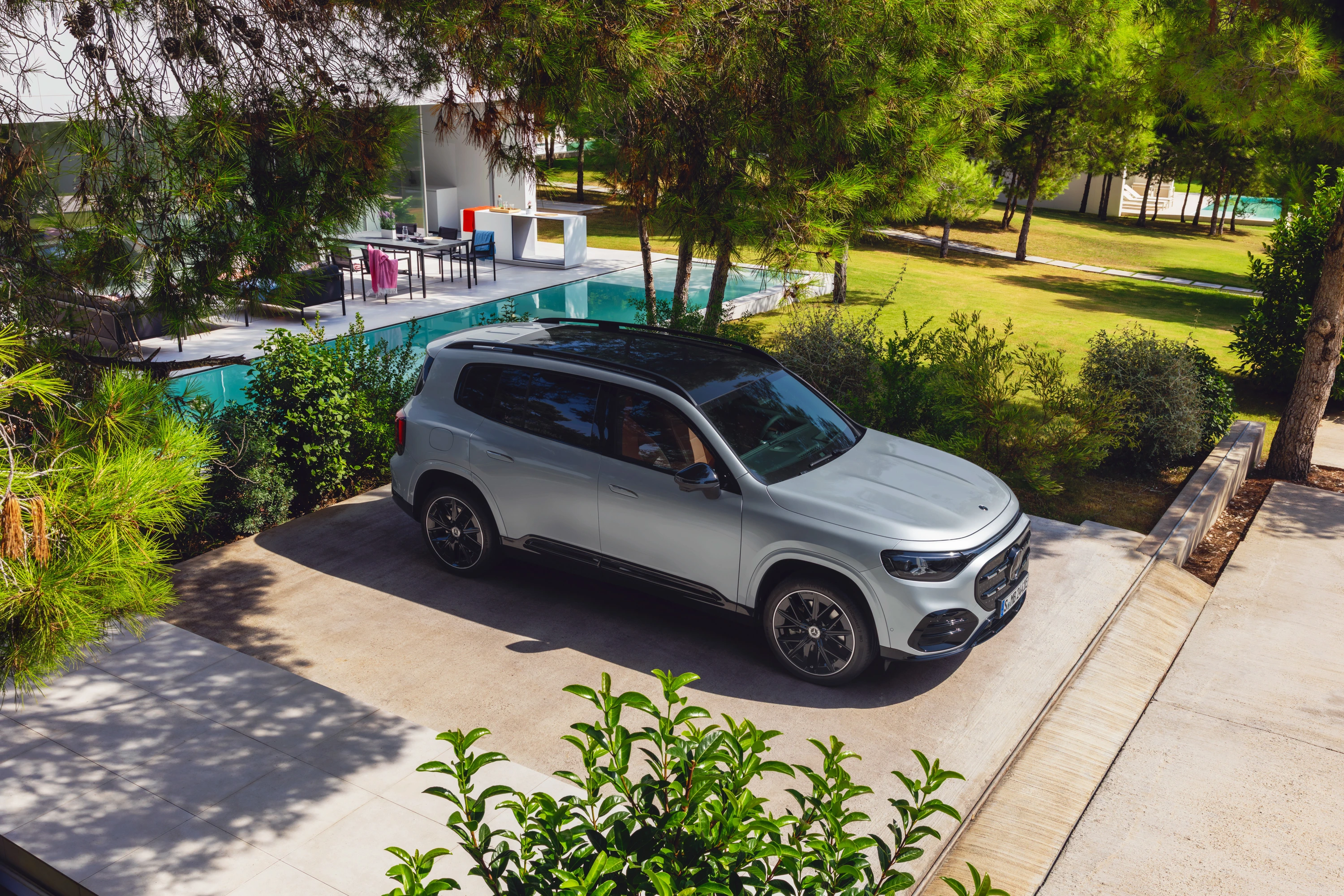 Mercedes GLB 250+ exterior view