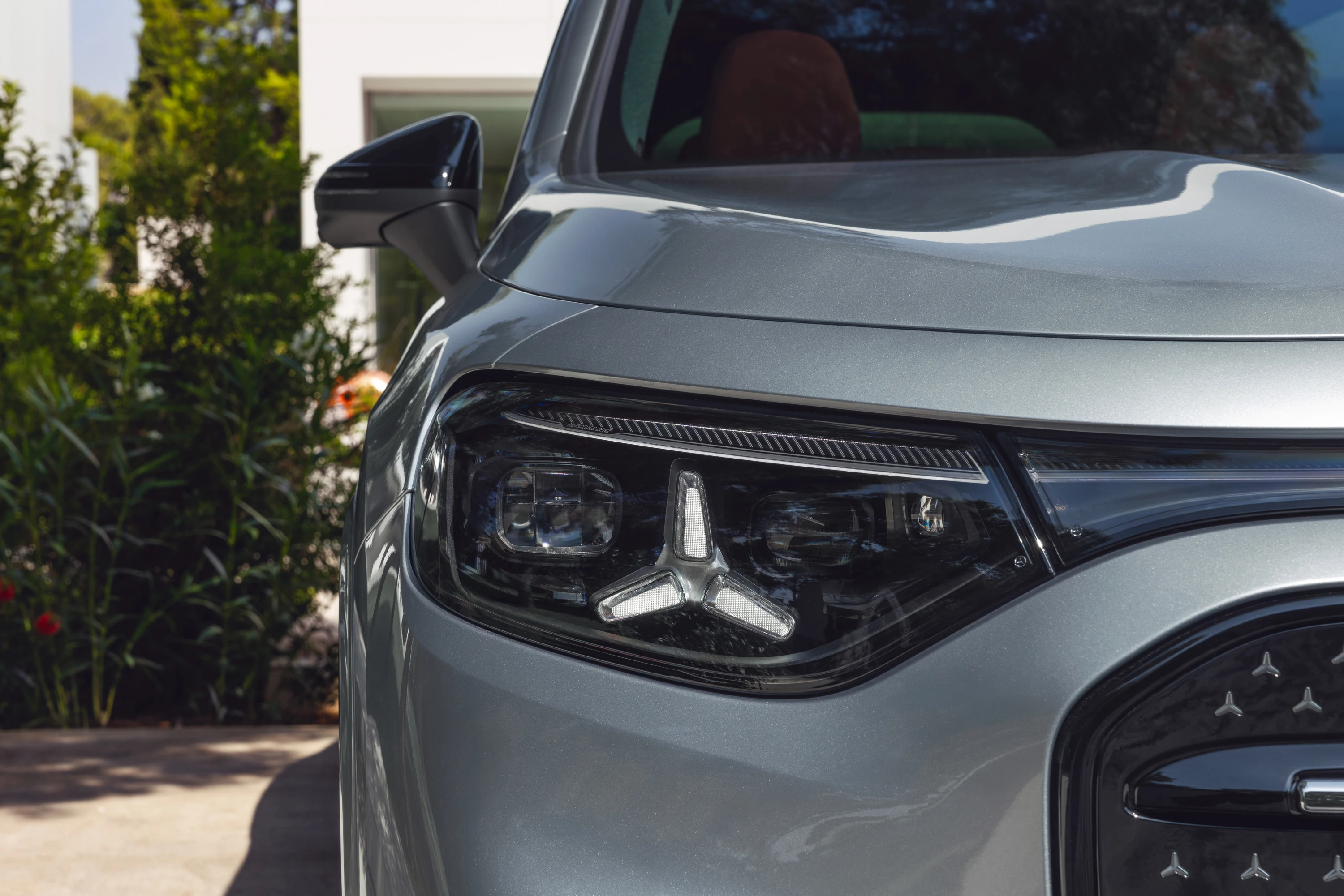 Mercedes GLB 250+ headlights view