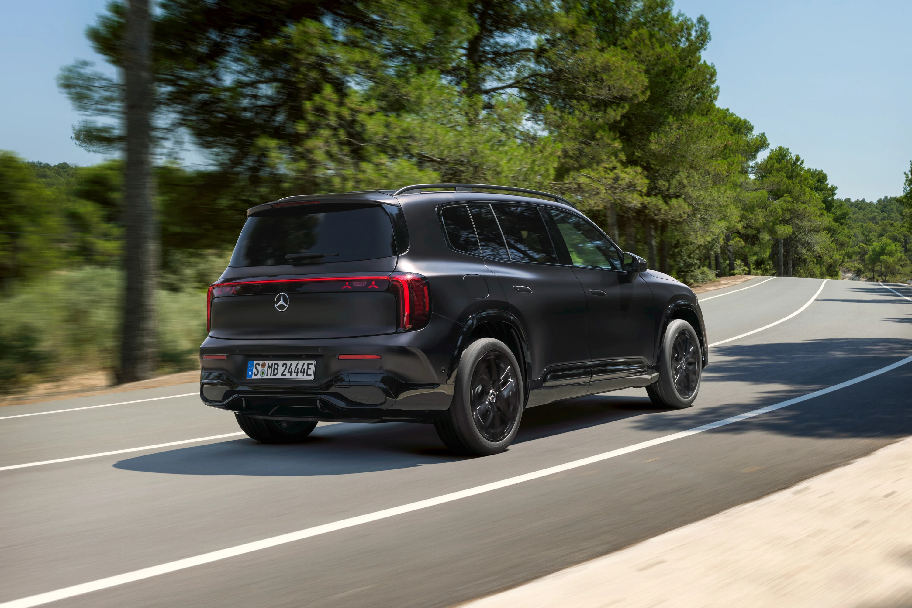 Mercedes GLB 250+ exterior view