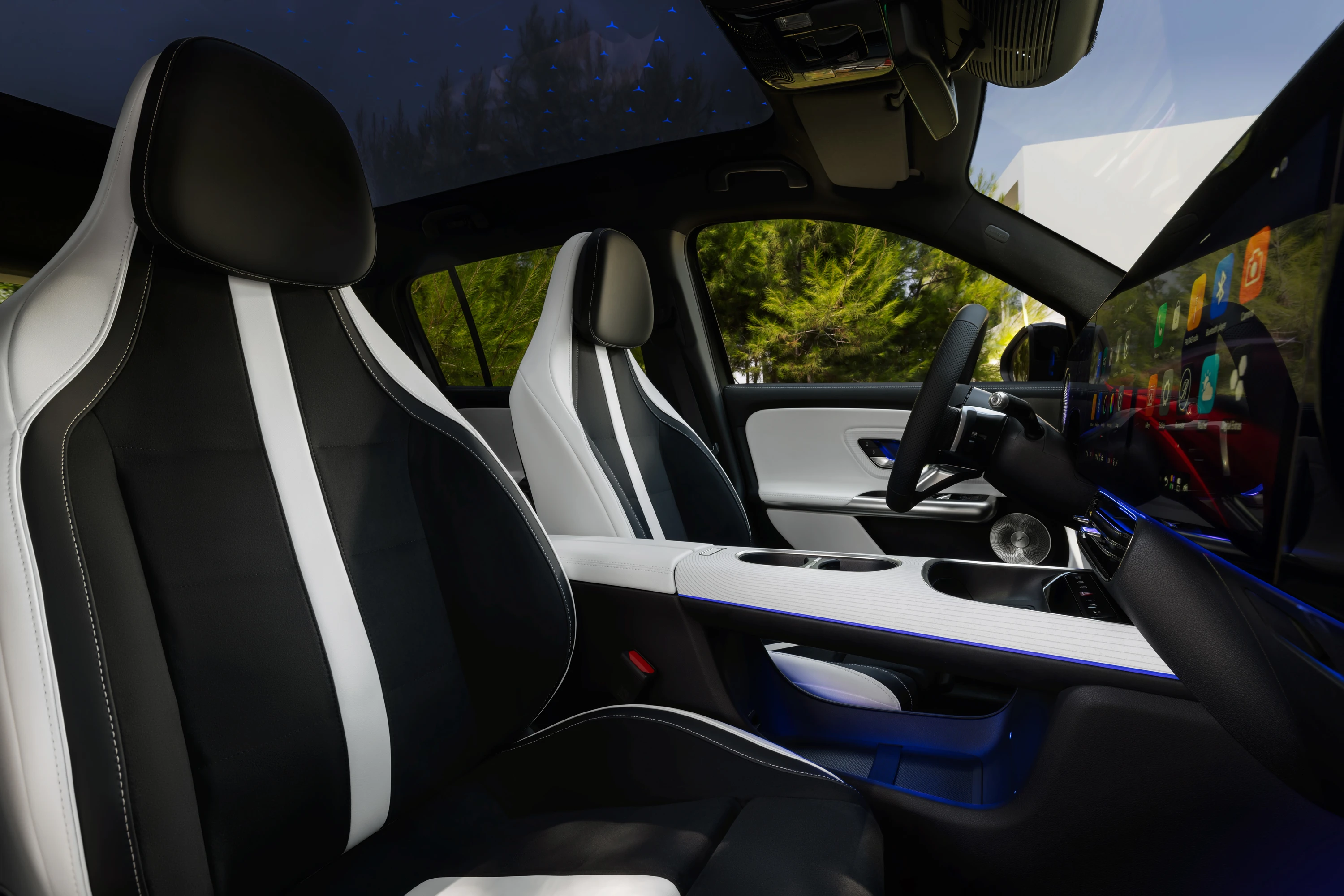 Mercedes GLB 250+ frontseats view