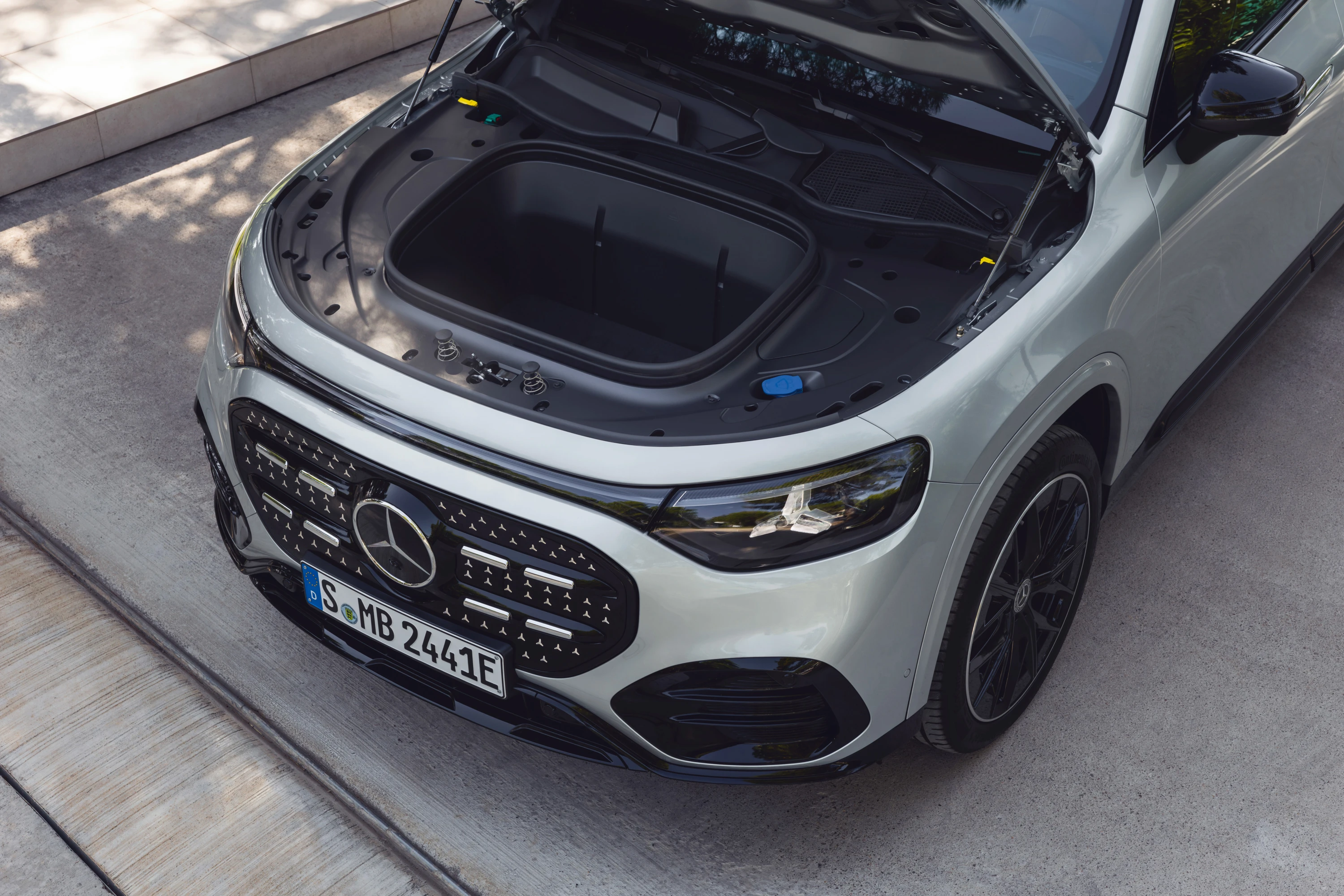 Mercedes GLB 250+ frunk view