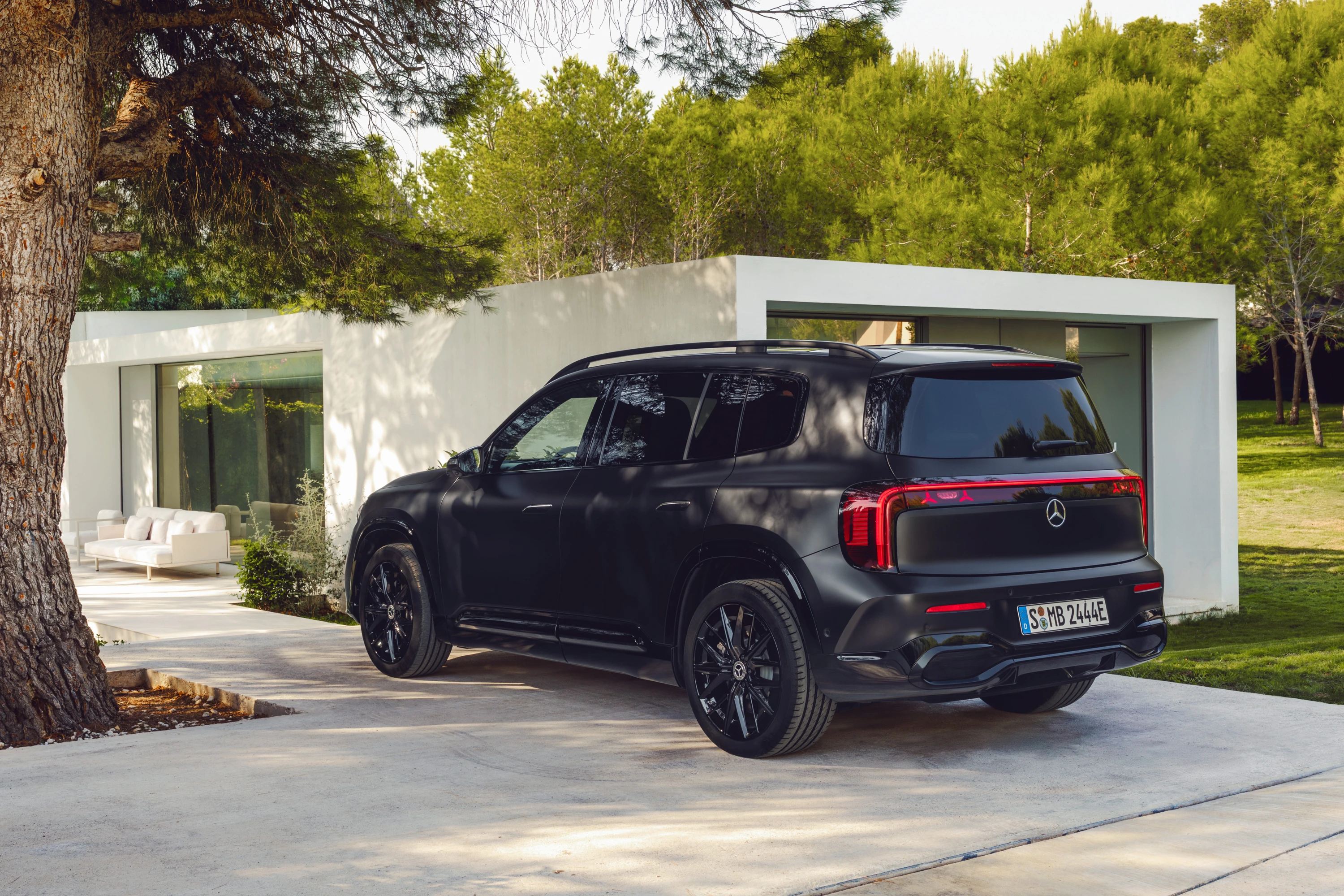Mercedes GLB 250+ exterior view
