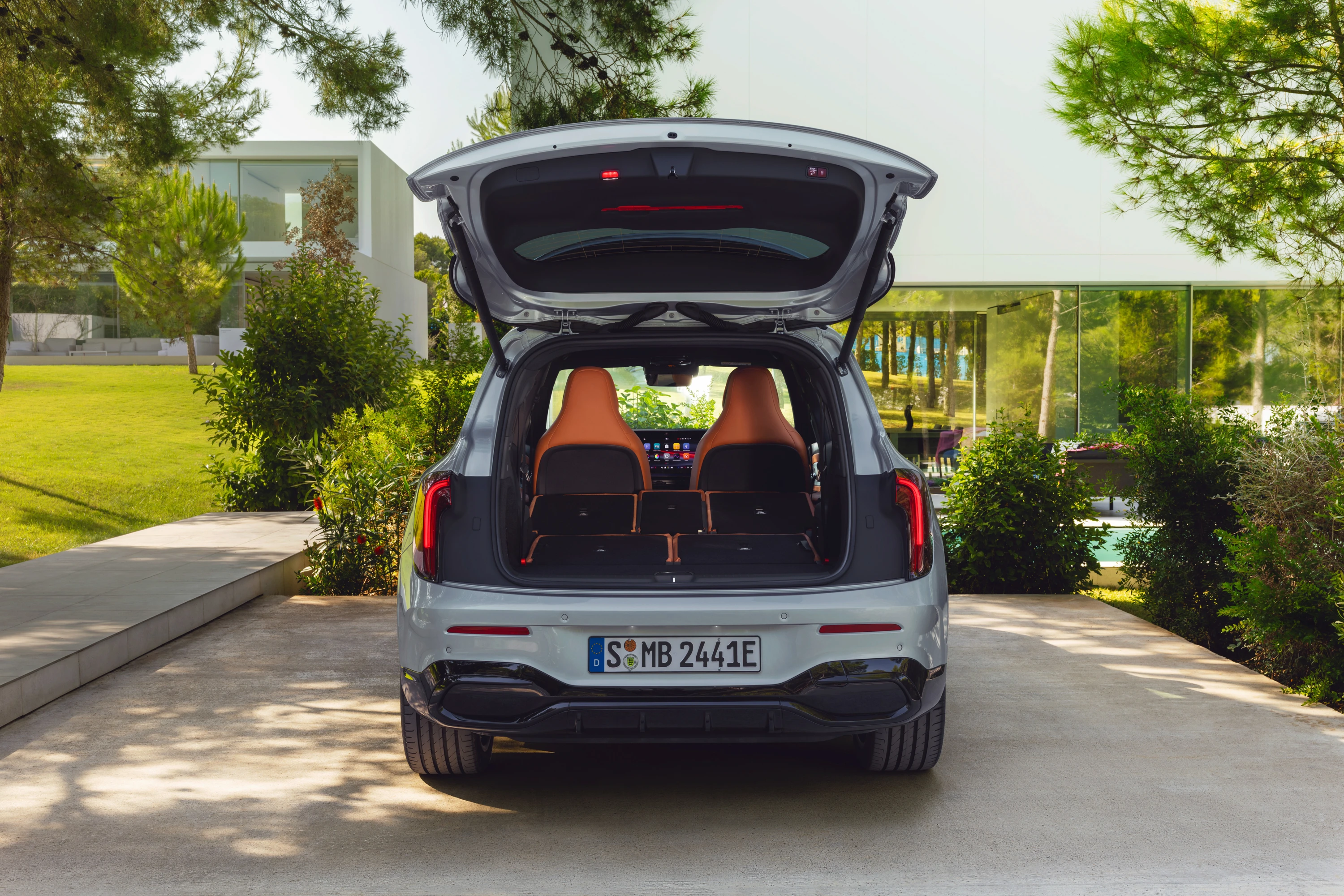 Mercedes GLB 250+ trunk view