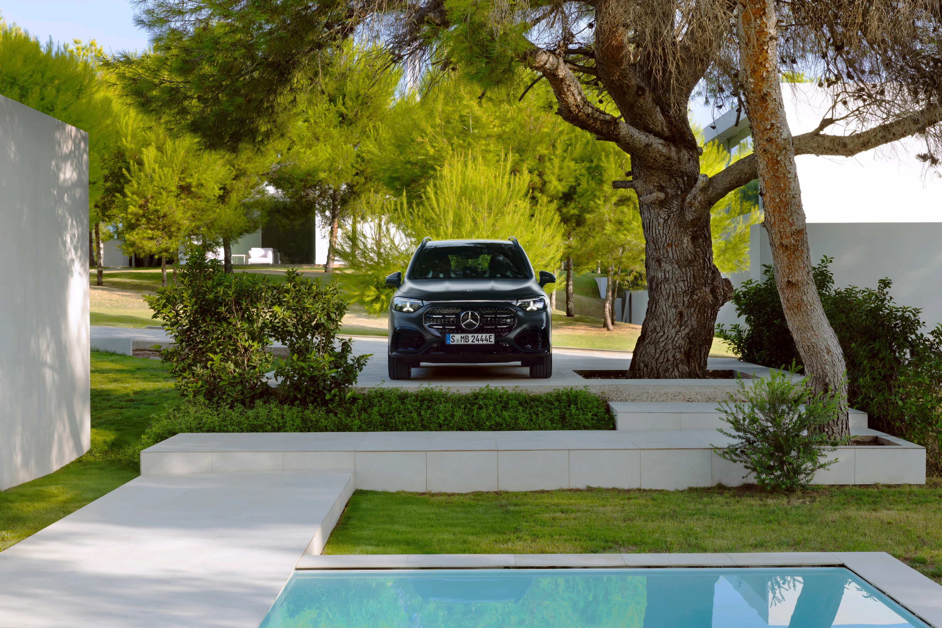 Mercedes GLB 250+ exterior view
