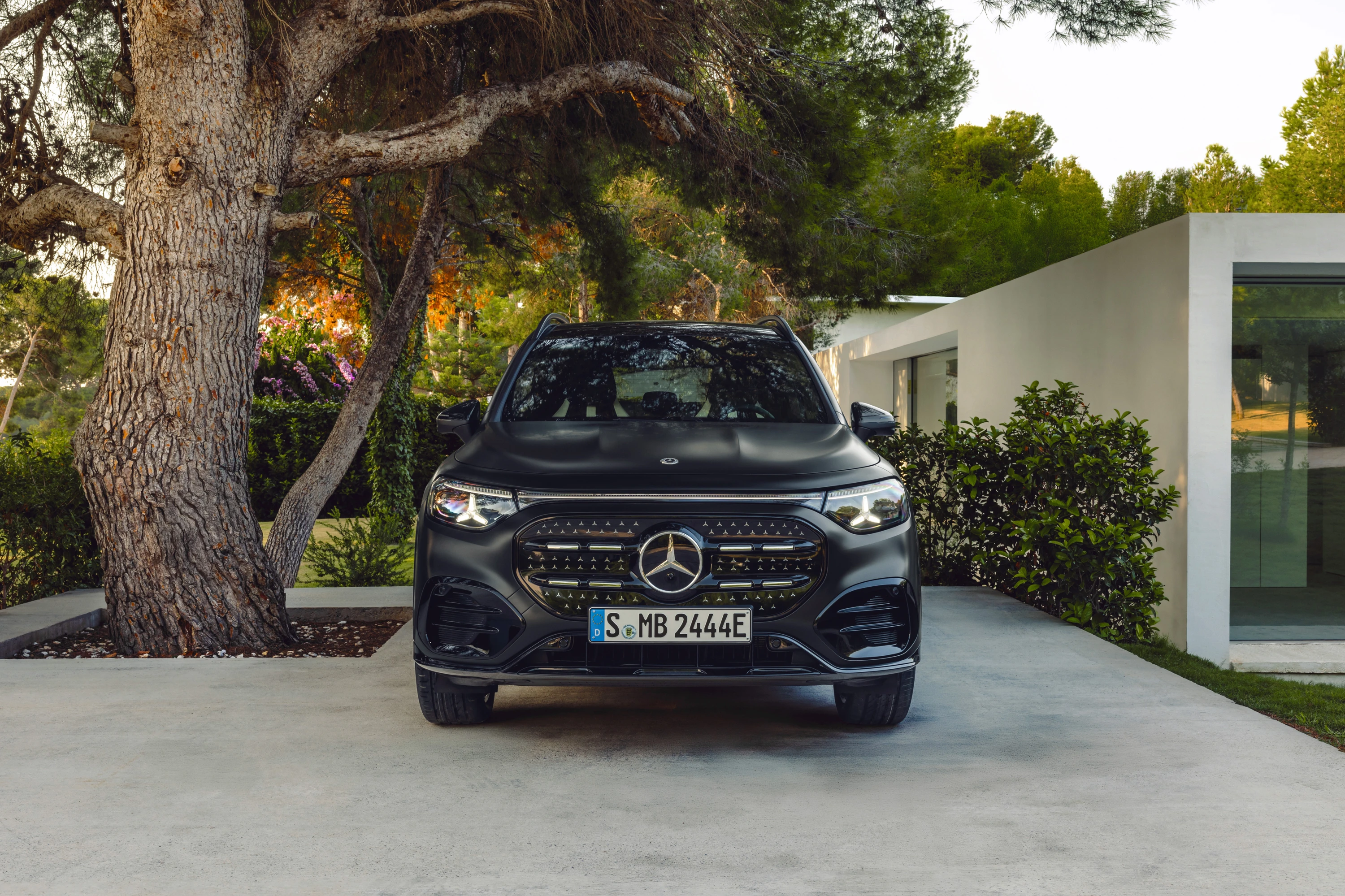 Mercedes GLB 250+ exterior view