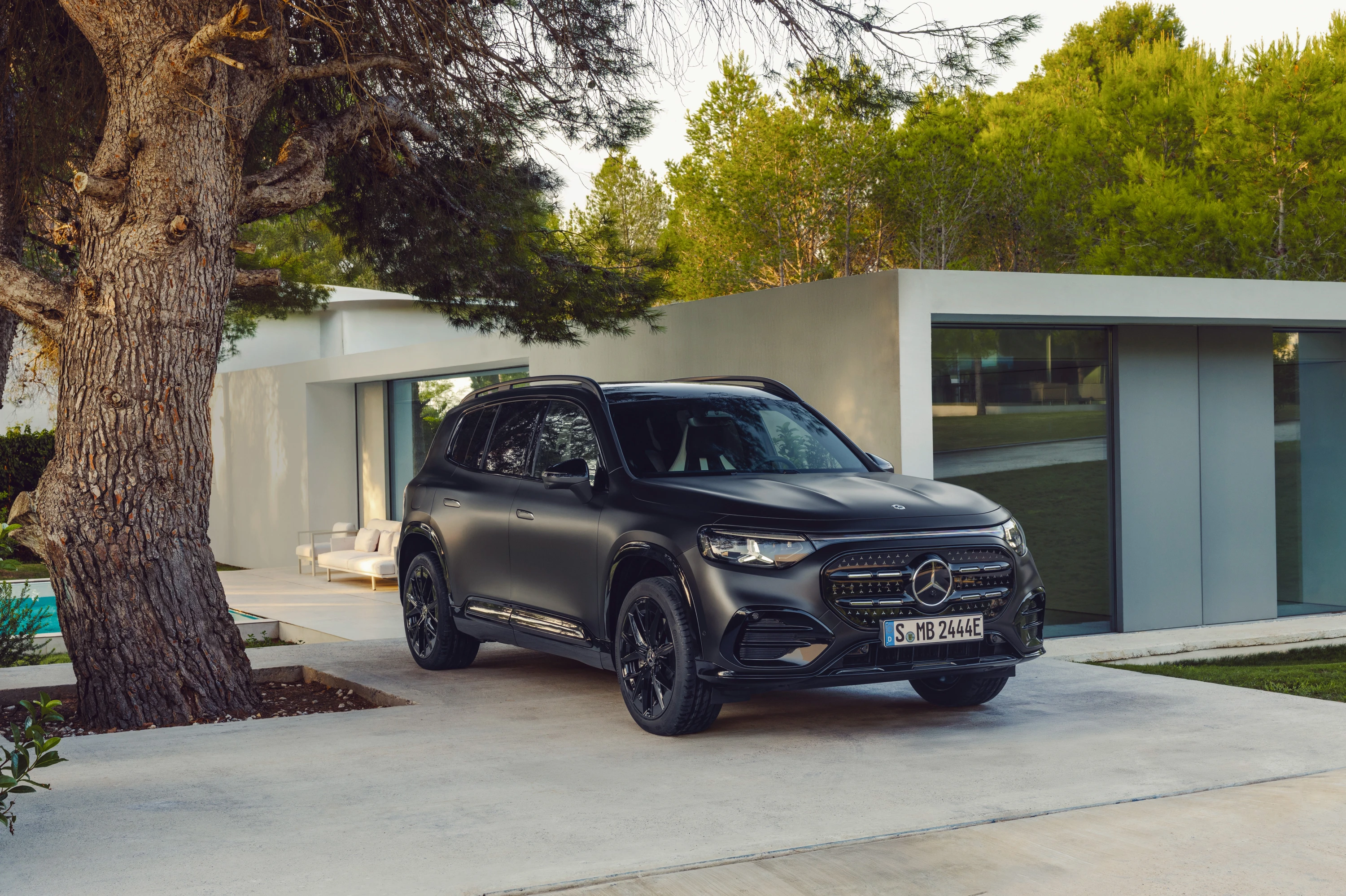 Mercedes GLB 250+ exterior view