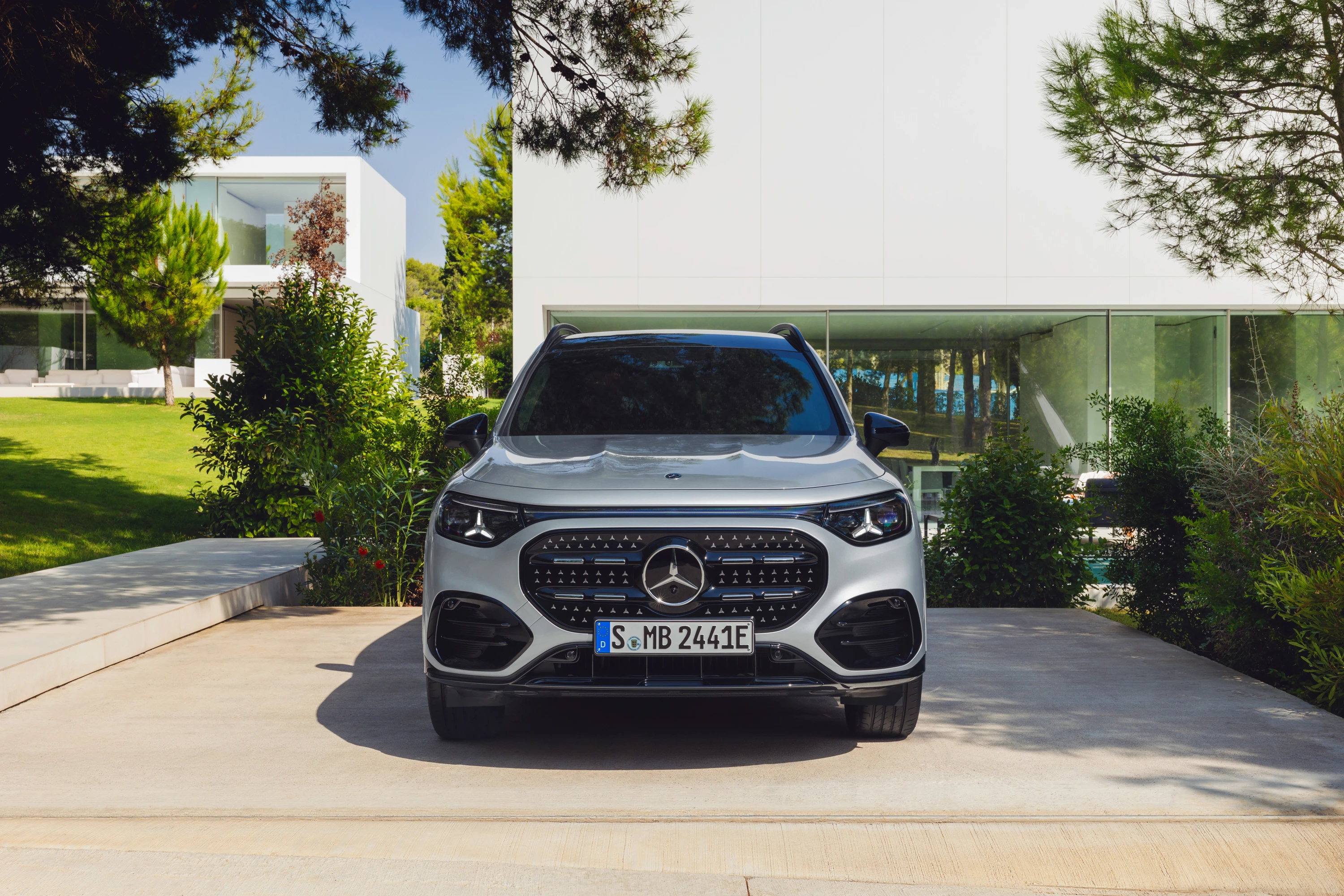 Mercedes GLB 250+ exterior view