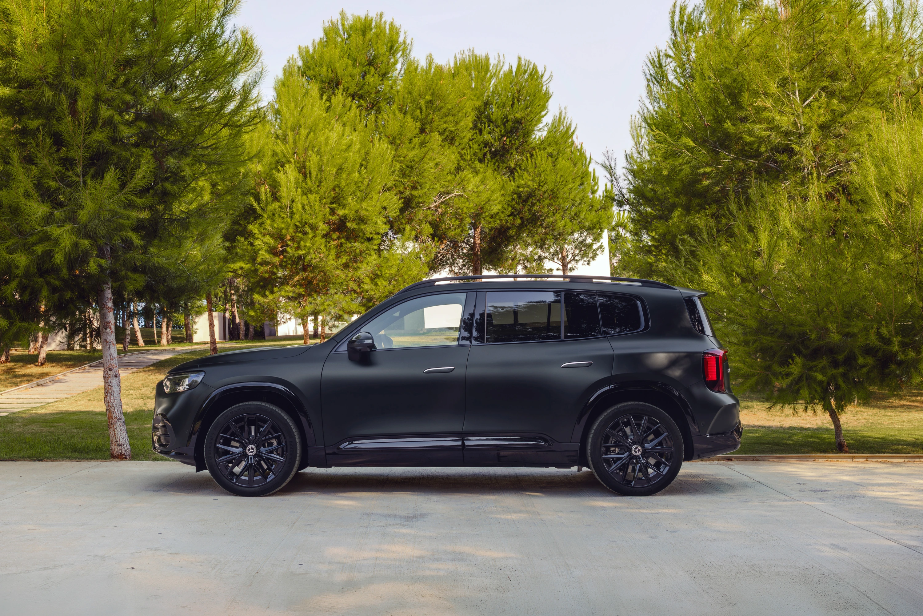Mercedes GLB 250+ exterior view
