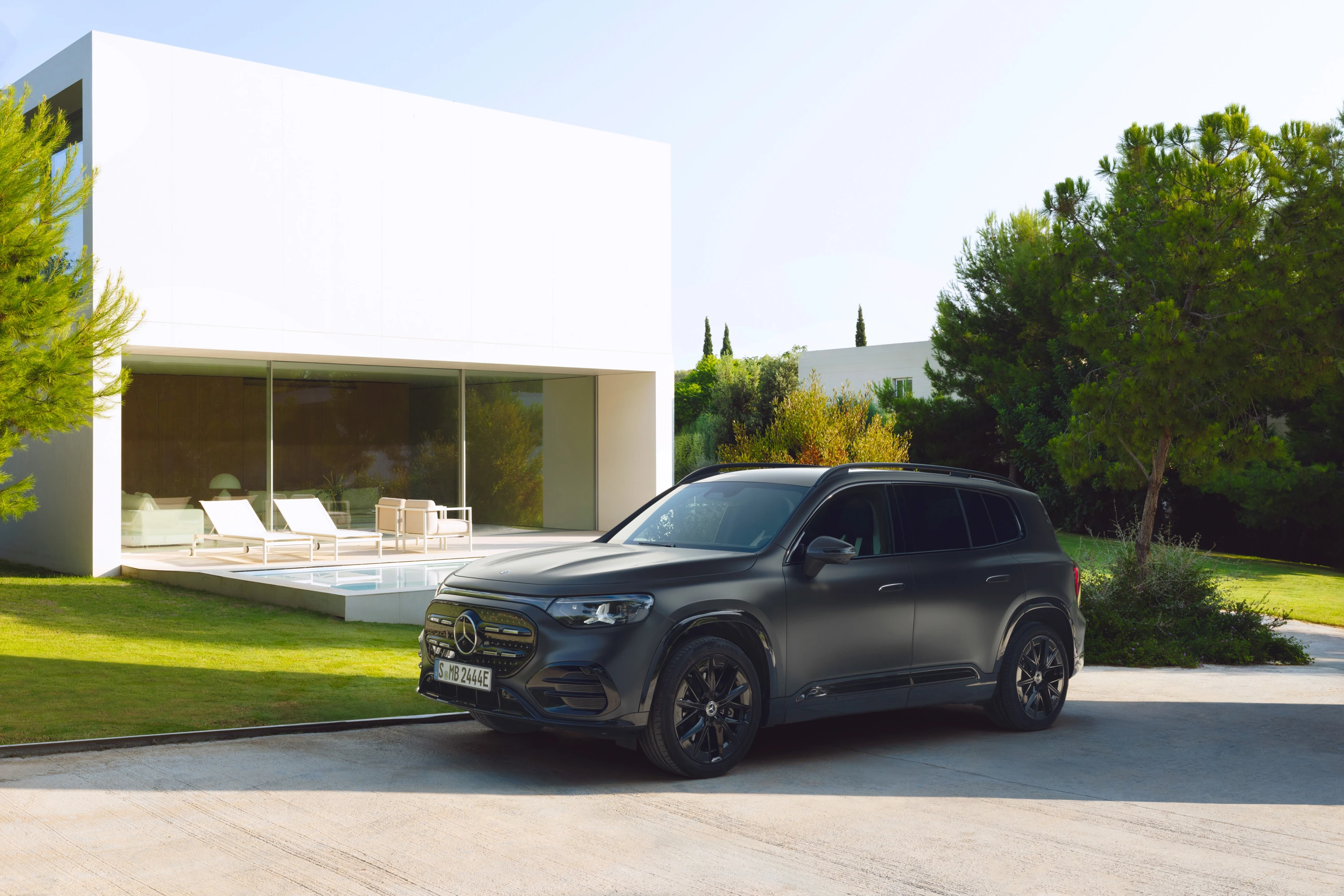 Mercedes GLB 250+ exterior view