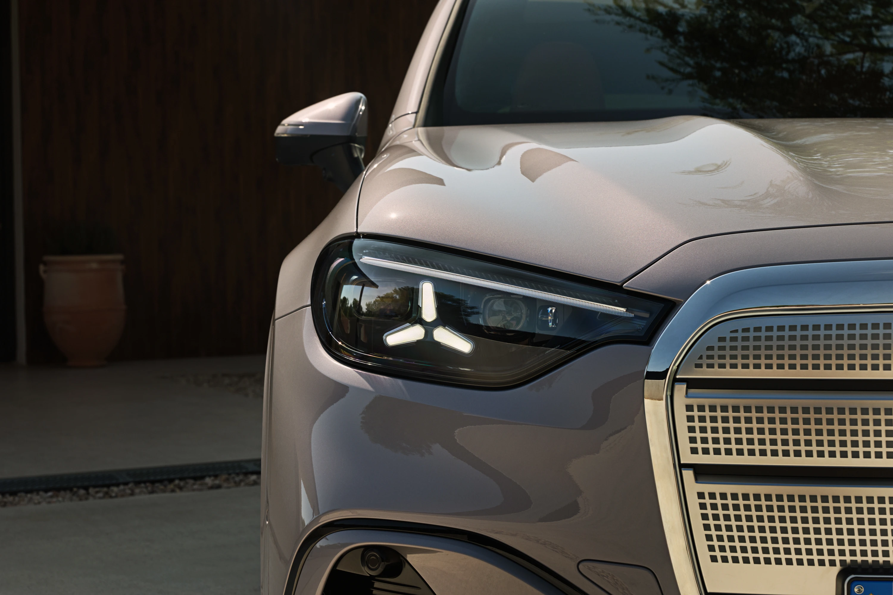 Mercedes GLC 250 headlights view