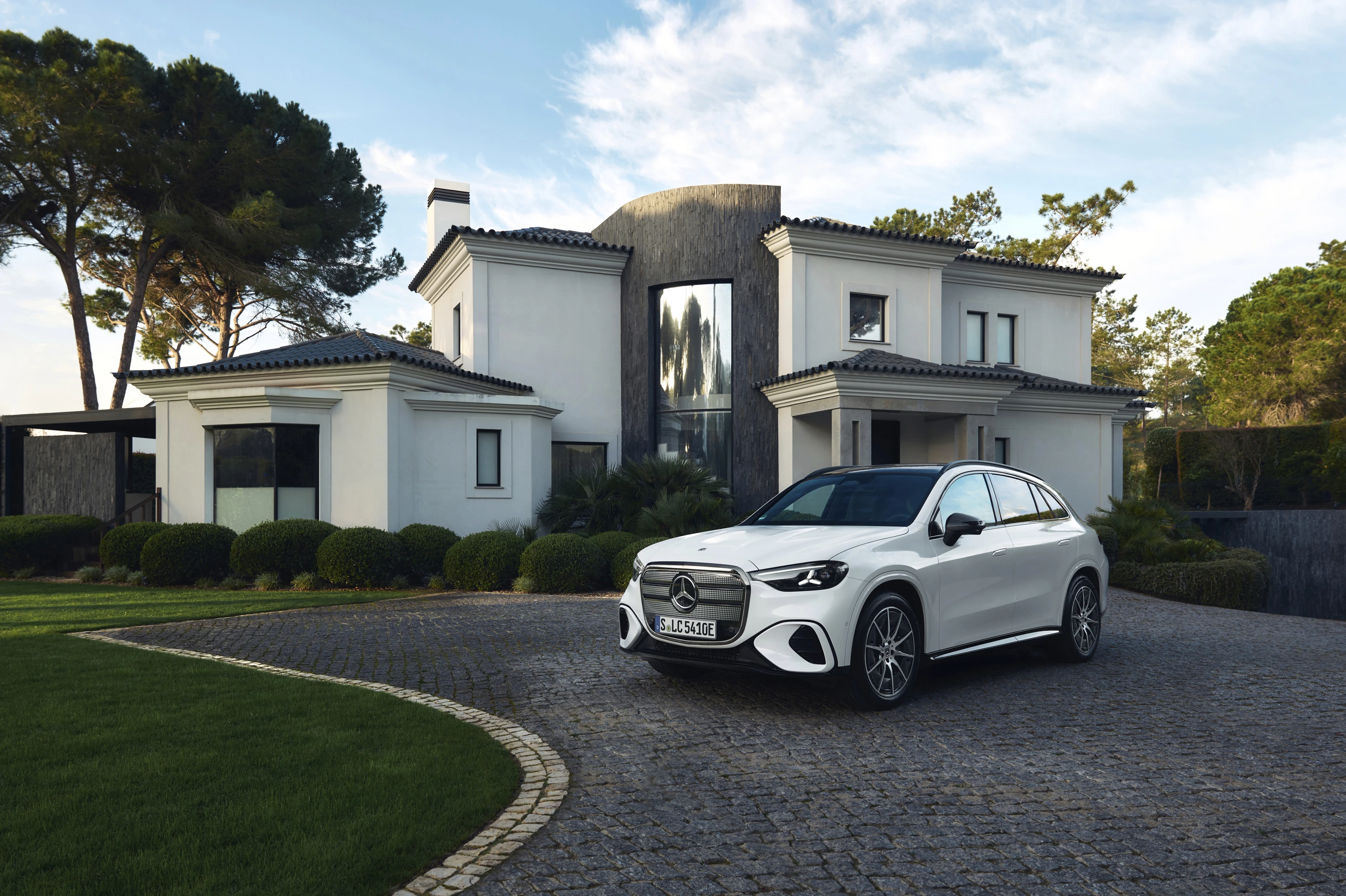 Mercedes GLC 250 exterior view