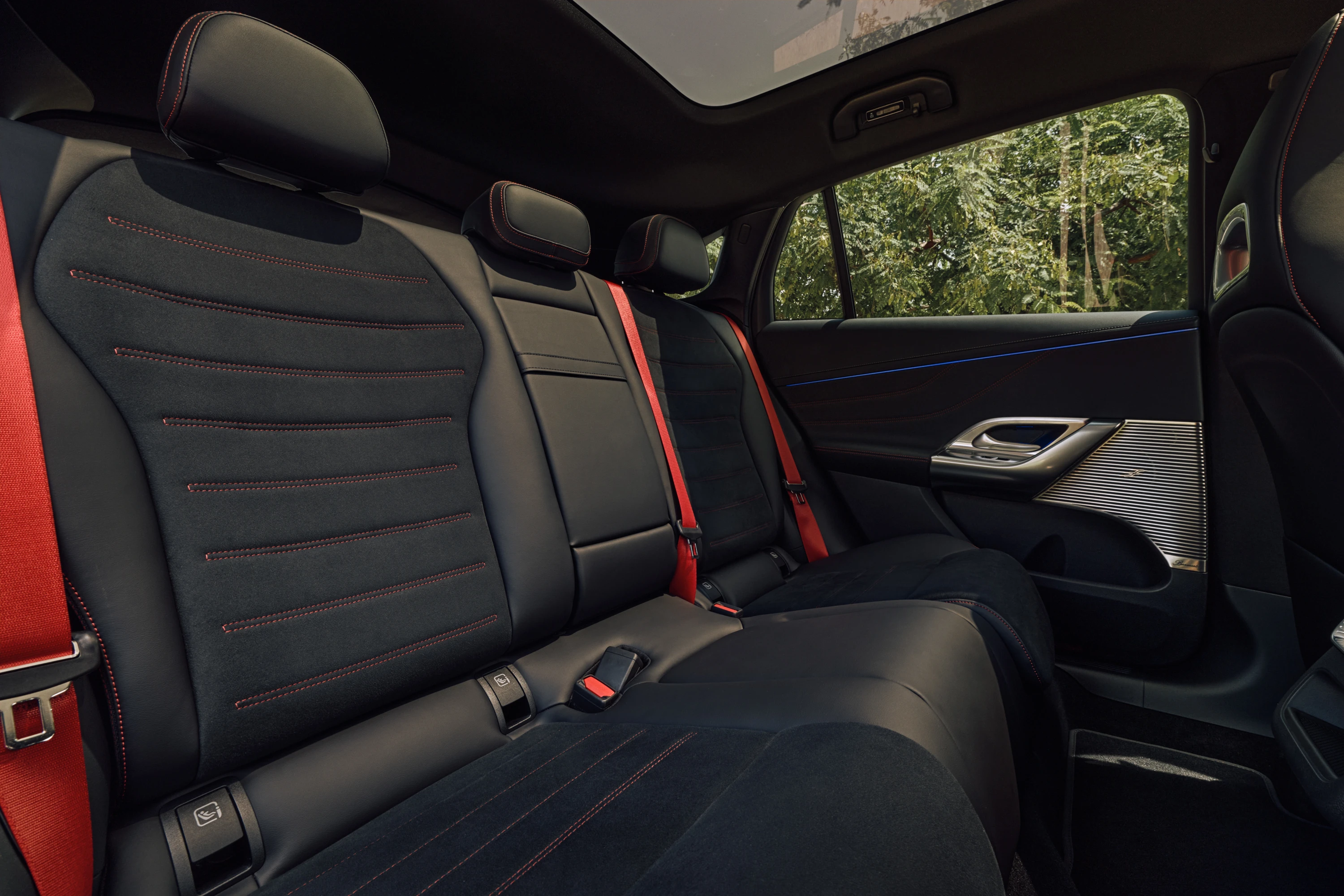 Mercedes GLC 300 4Matic secondrowseats view