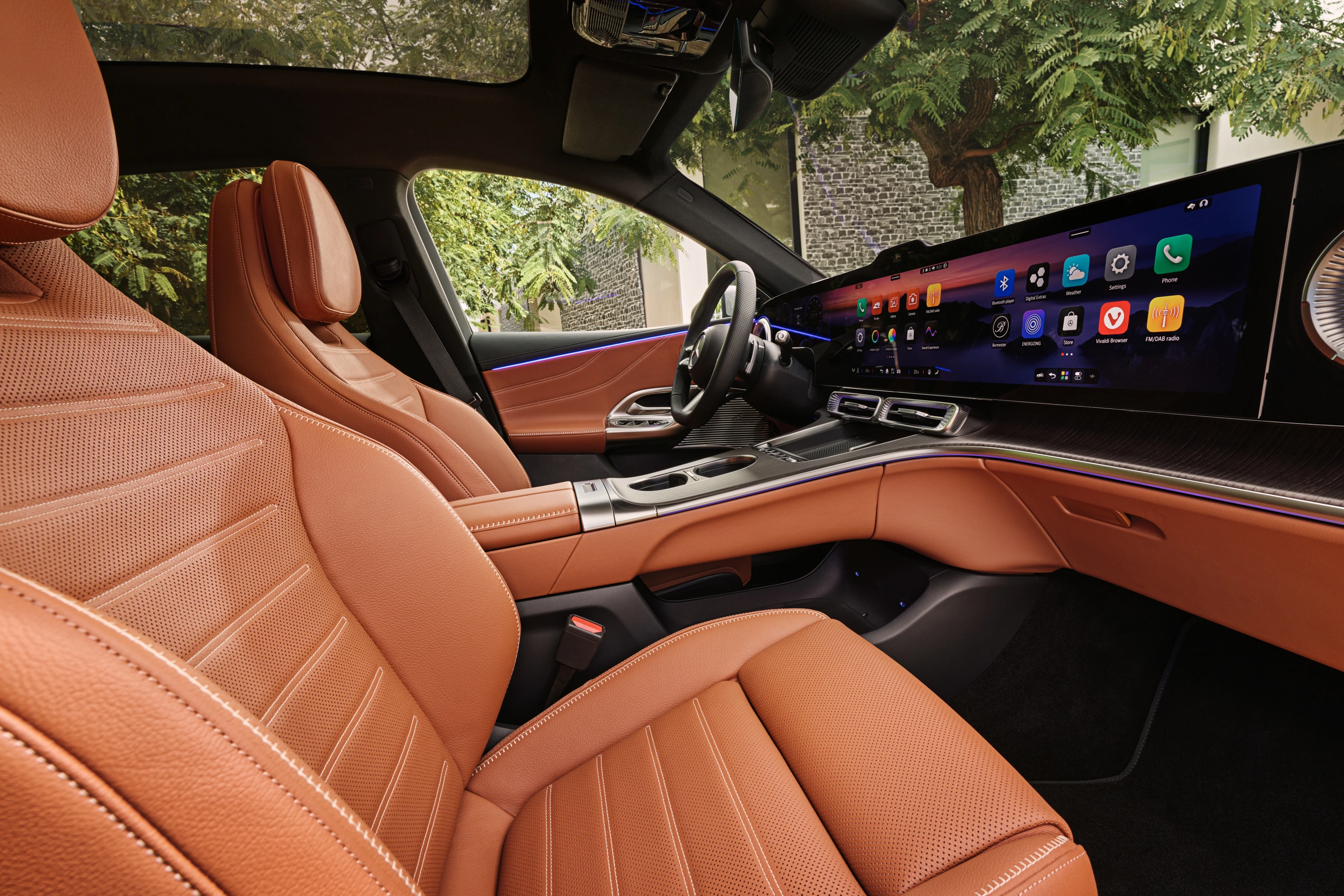 Mercedes GLC 400 4Matic frontseats view