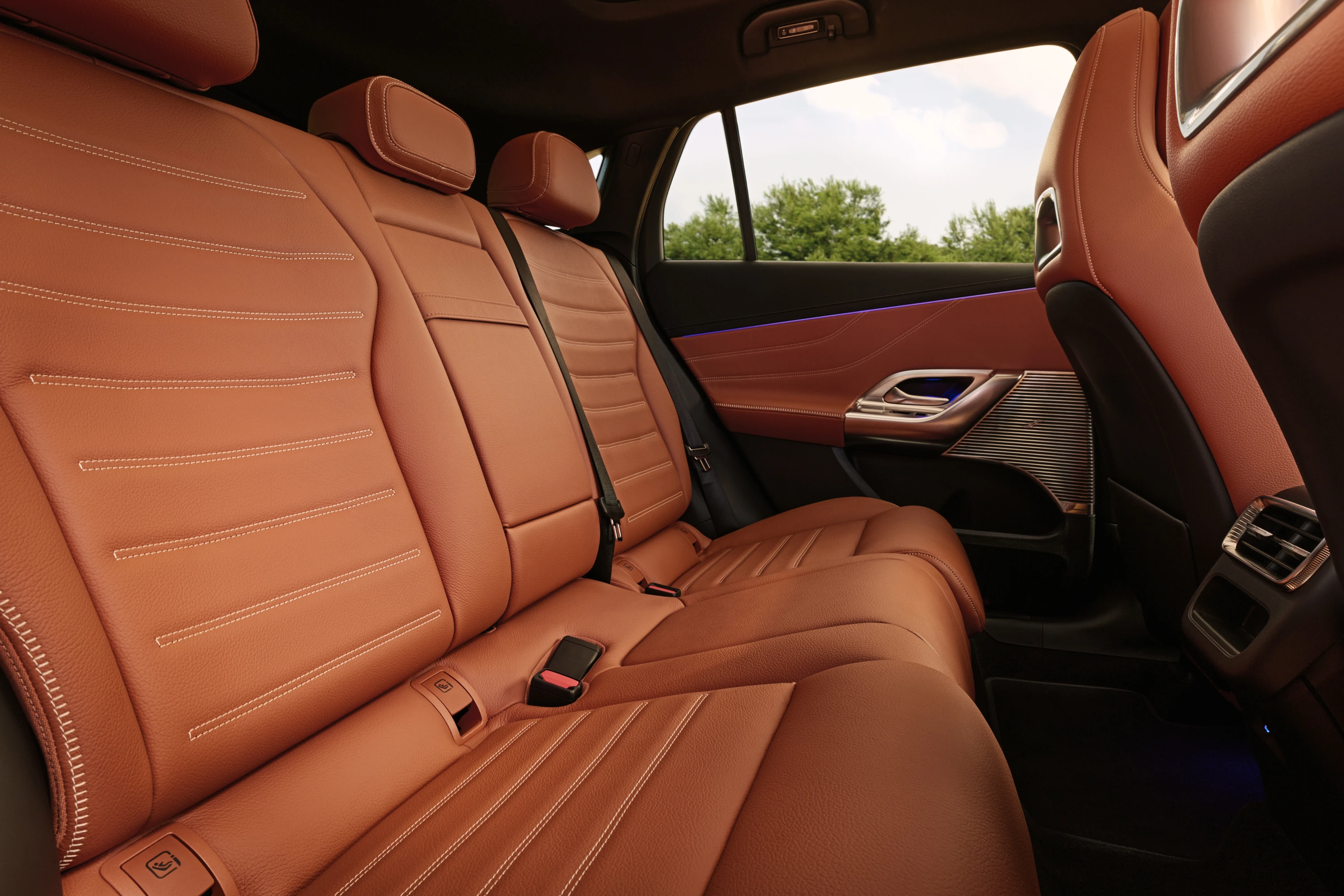 Mercedes GLC 400 4Matic secondrowseats view