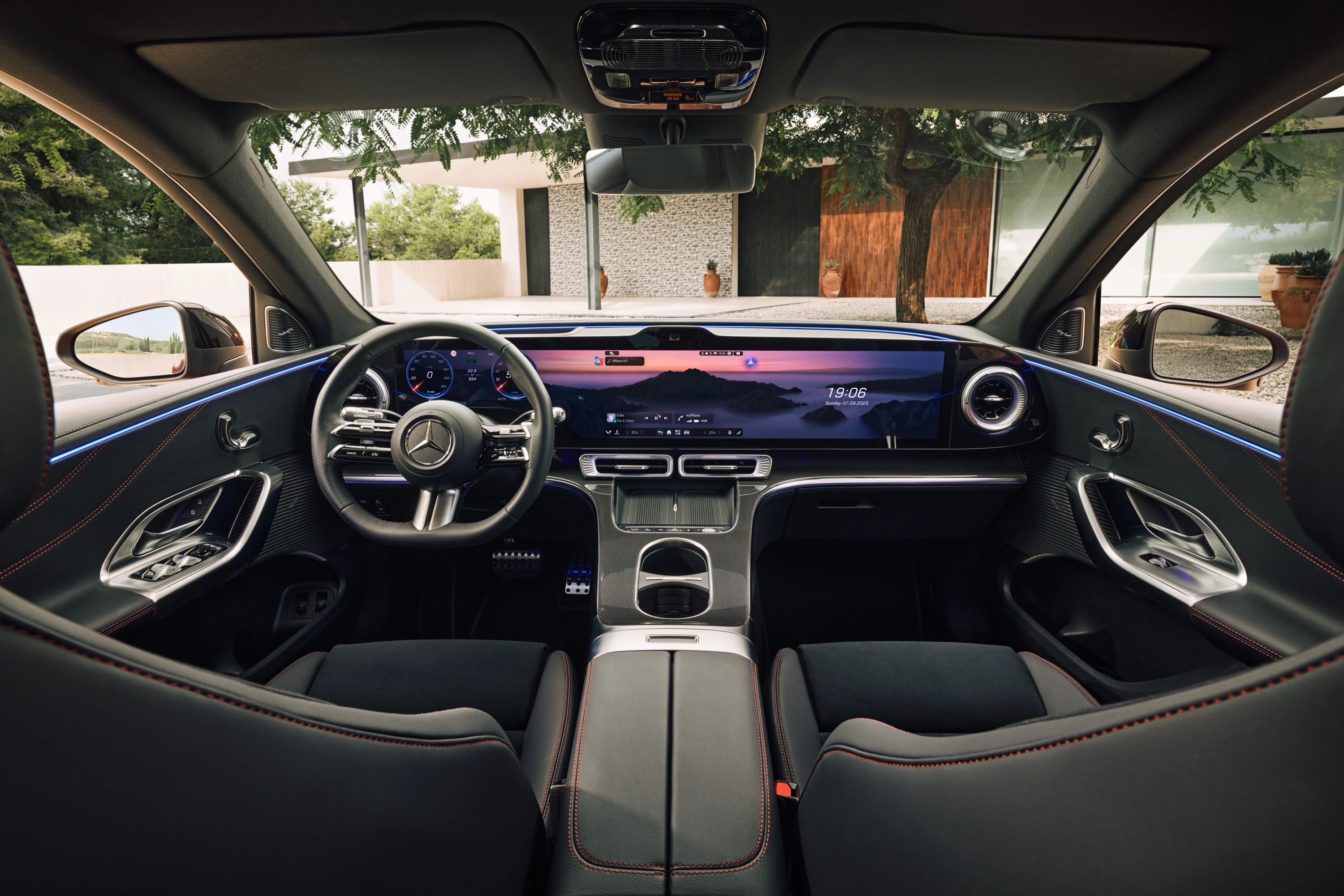 Mercedes GLC 400 4Matic interior view