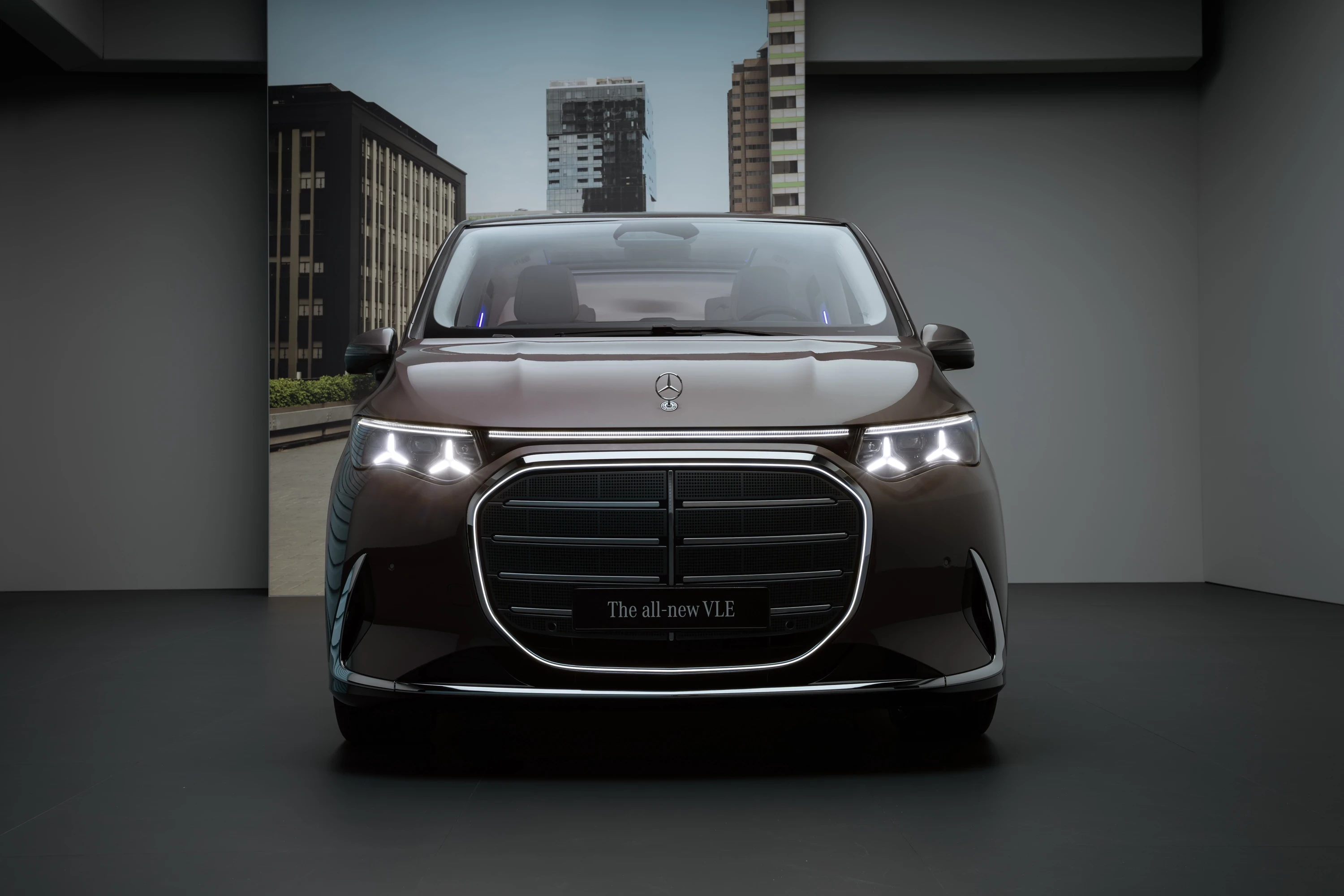 Mercedes VLE 300 exterior view