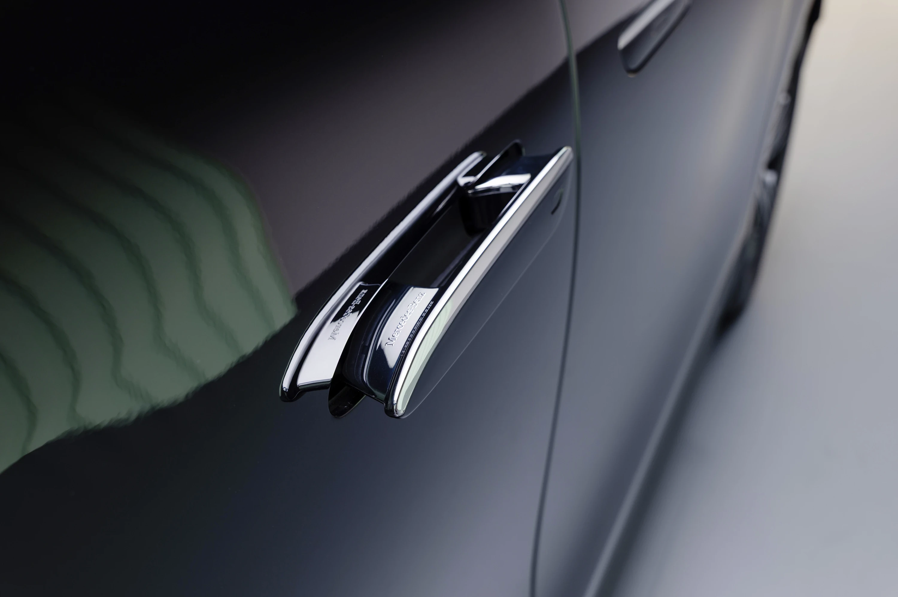 Mercedes VLE 300 doorhandle view