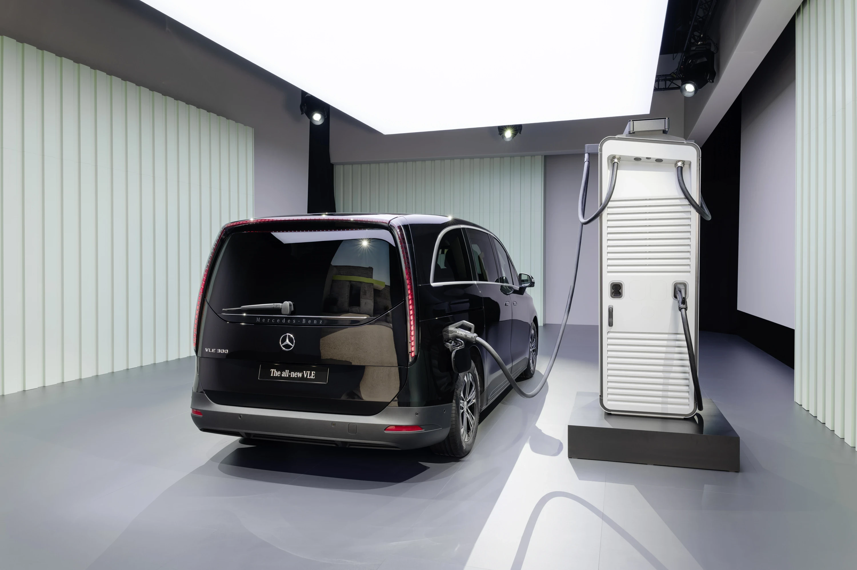 Mercedes VLE 300 charging view