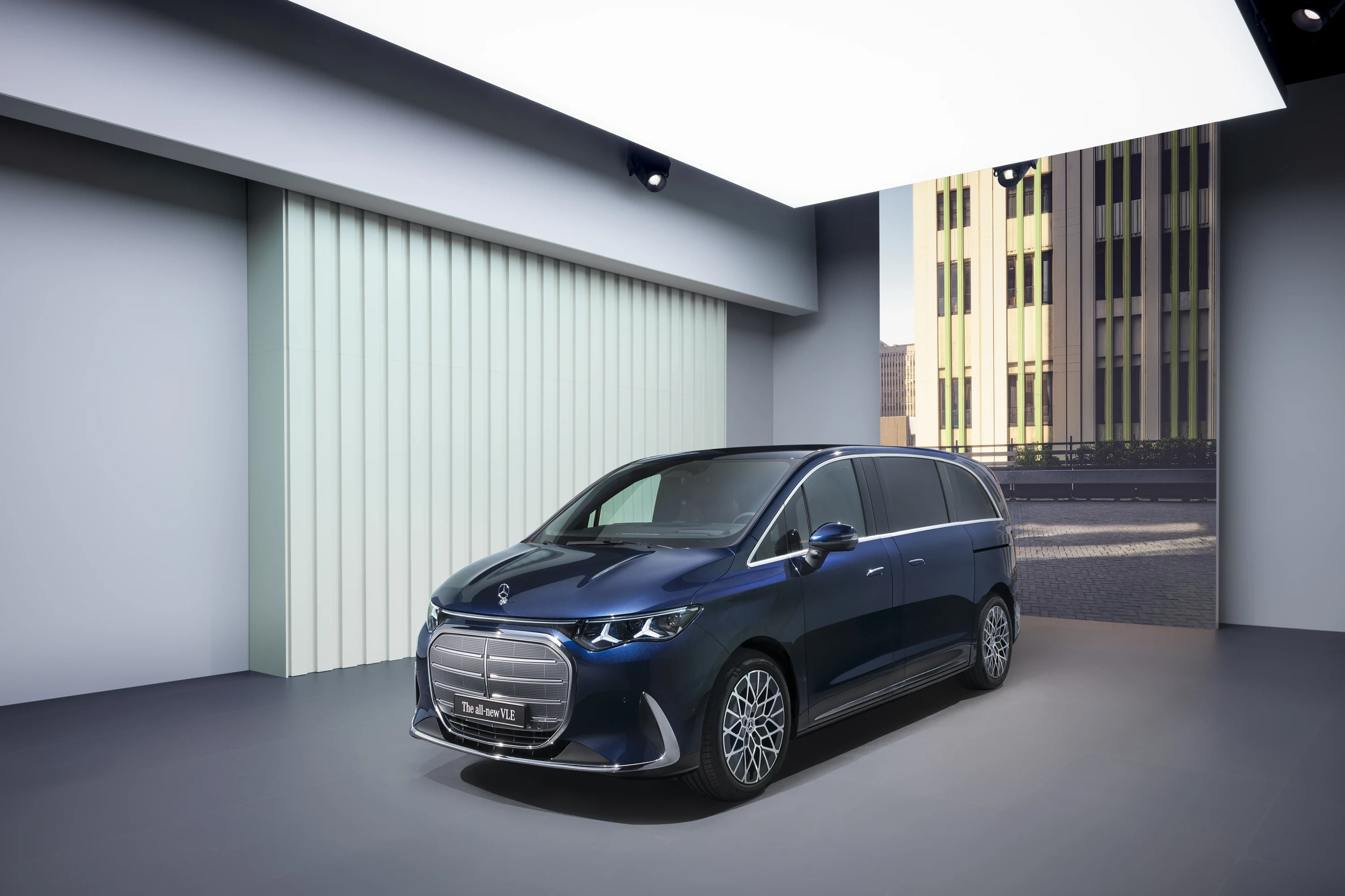Mercedes VLE 300 exterior view