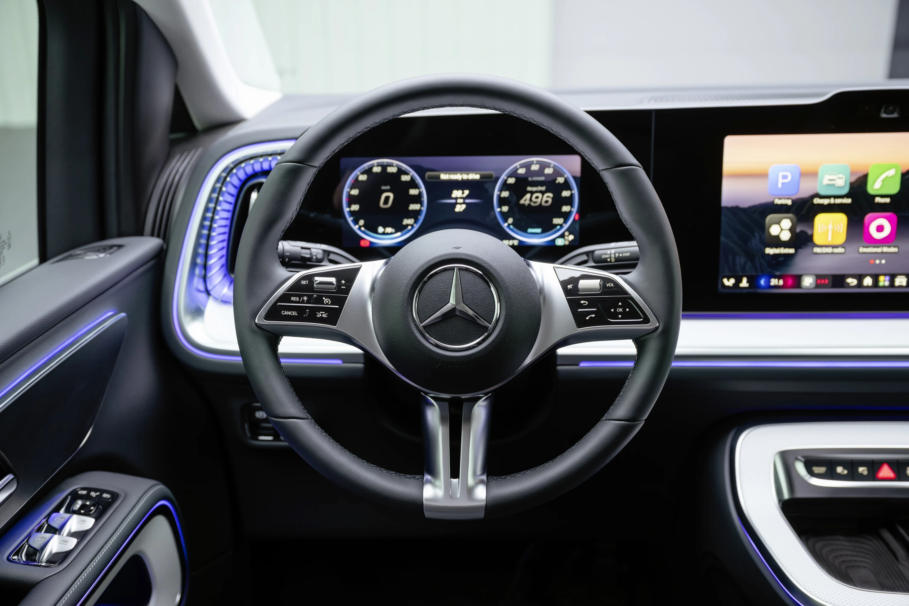 Mercedes VLE 300 screens view