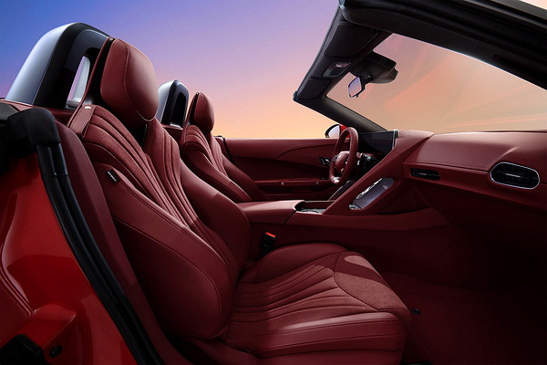MG Cyberster AWD Long Range frontseats view
