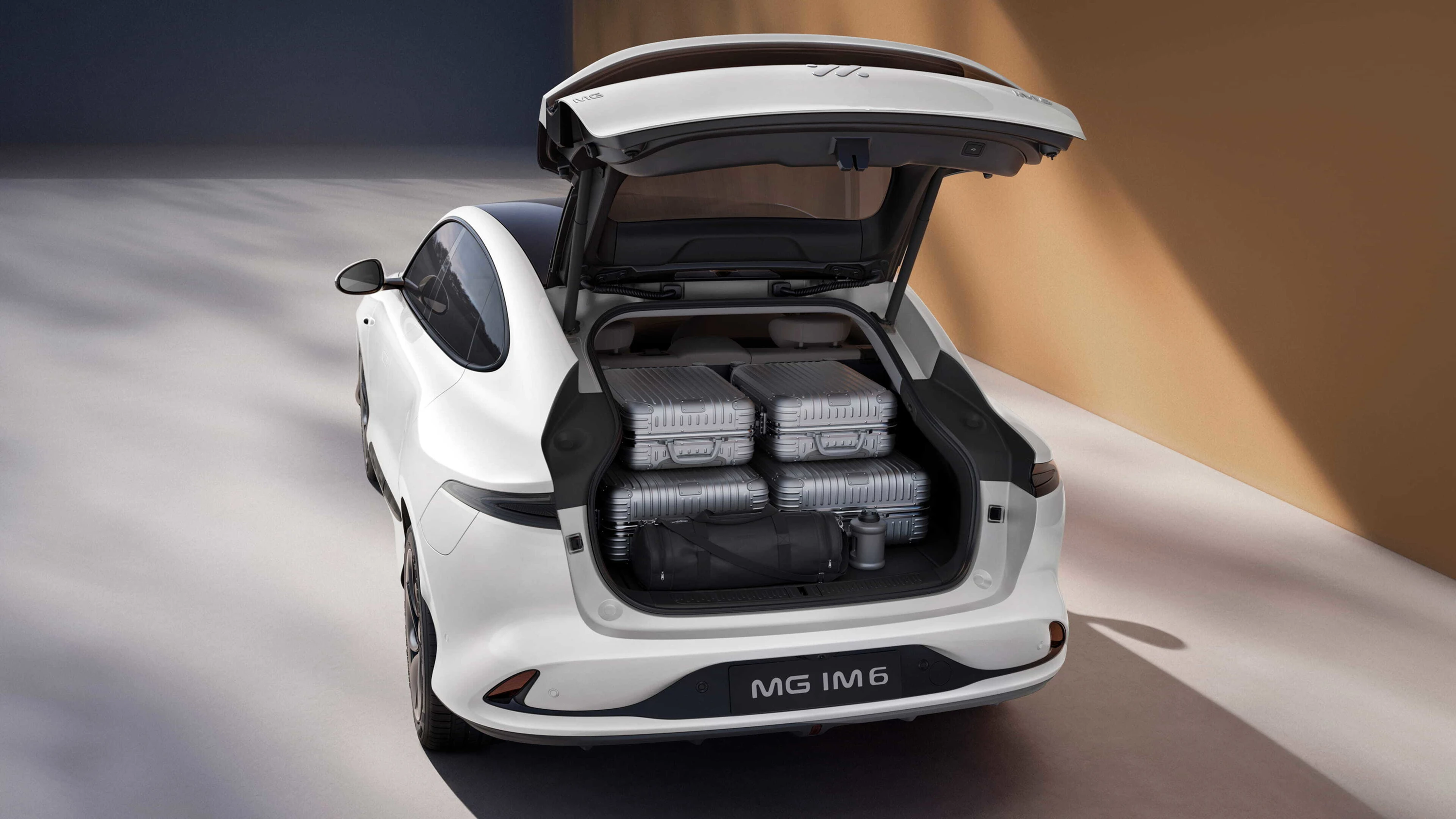 MG IM6 Standard Range trunk view