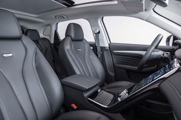 MG Marvel R Electric frontseats view