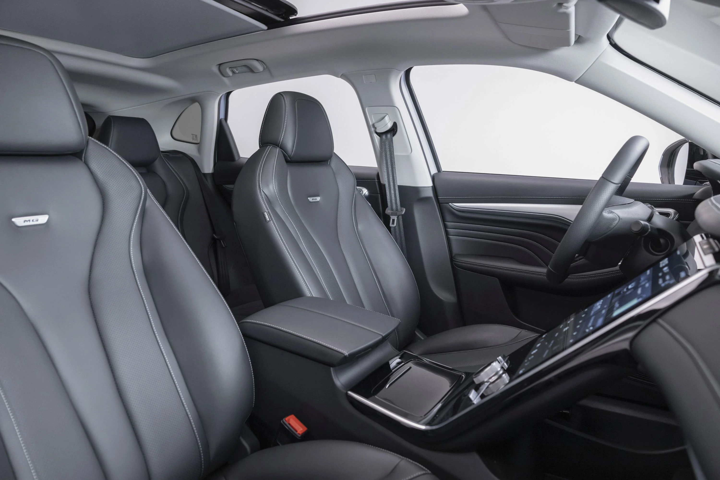 MG Marvel R Electric Performance frontseats view