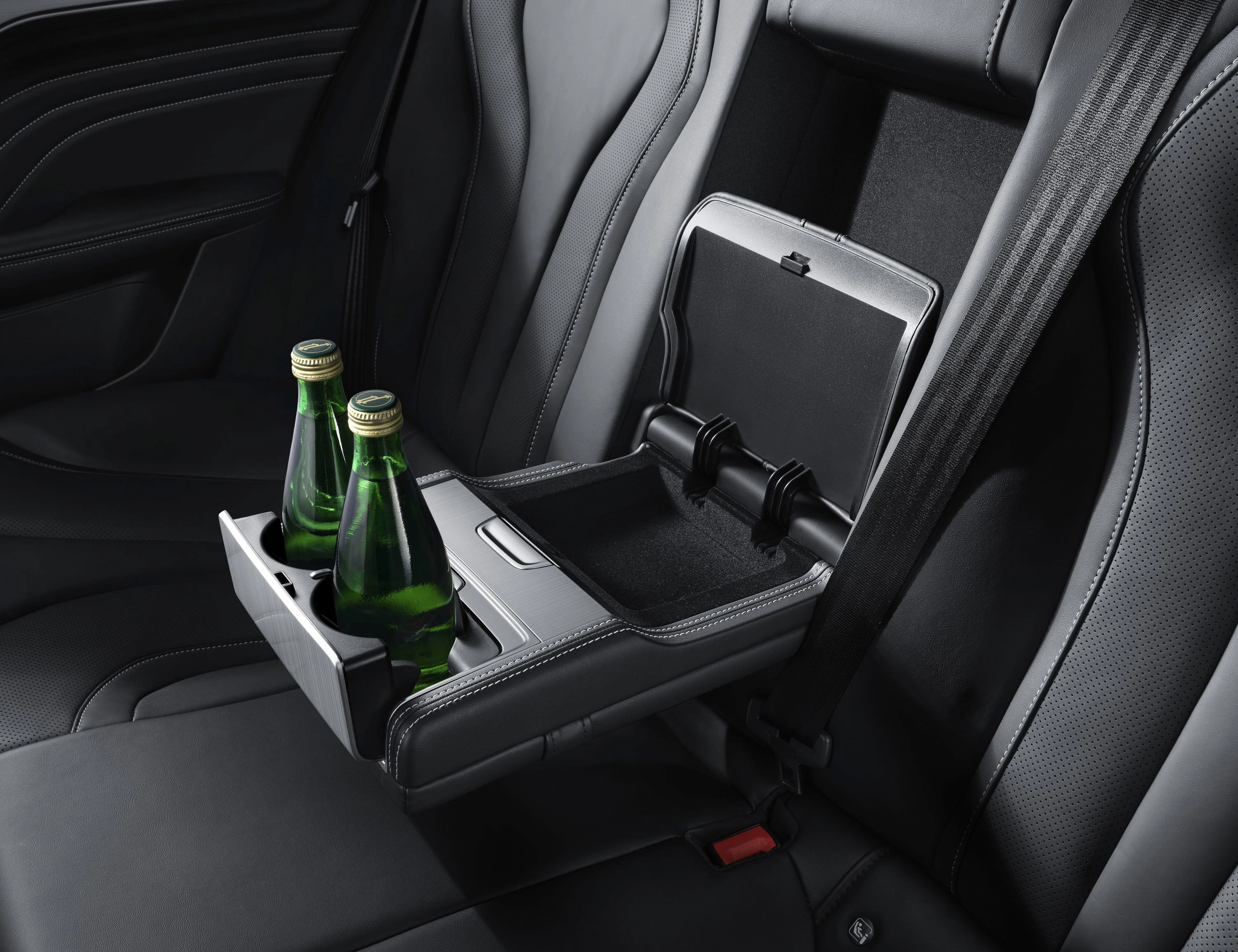 MG Marvel R Electric Performance cupholder view