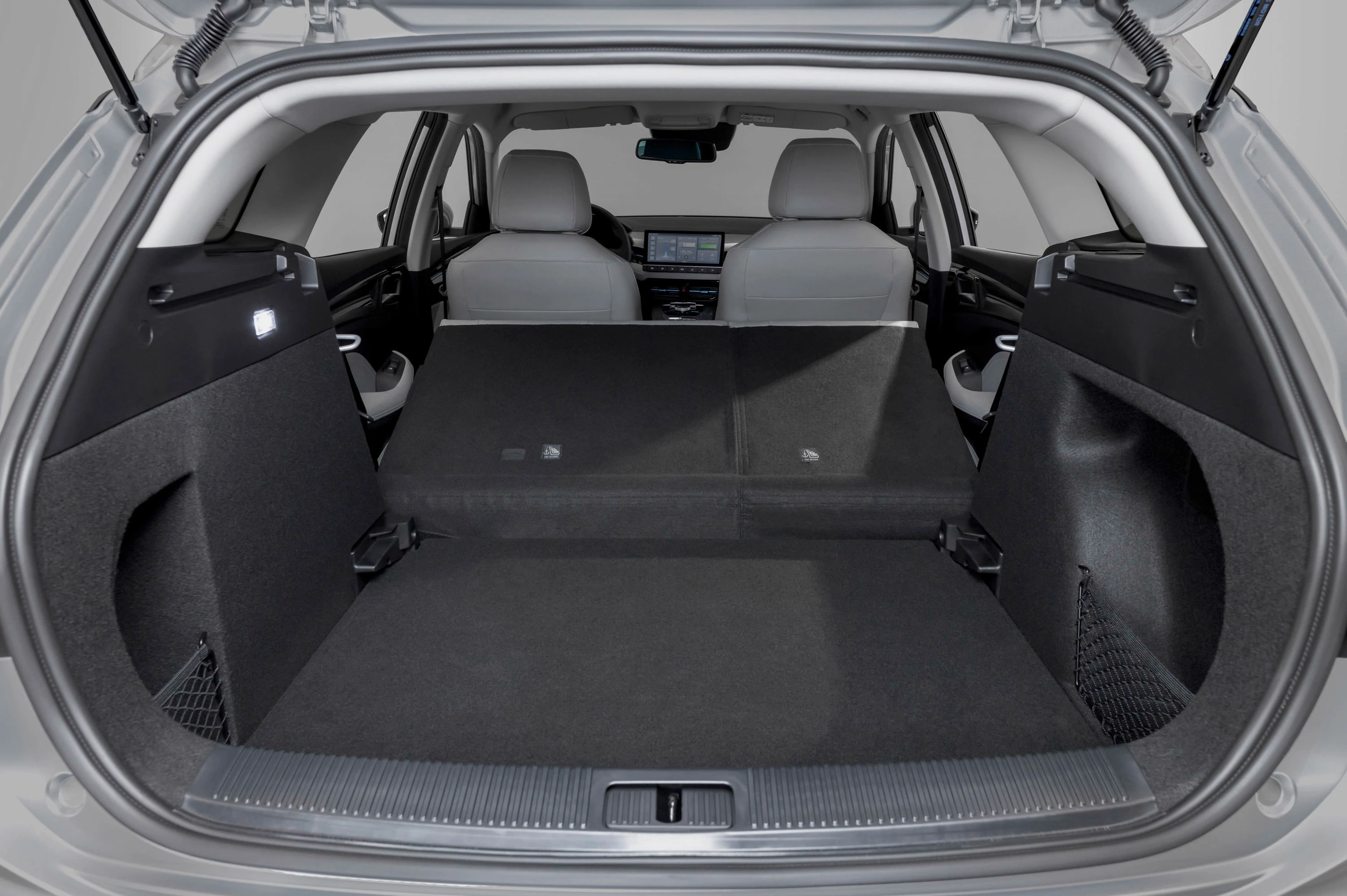 MG MG5 Electric Long Range trunk view